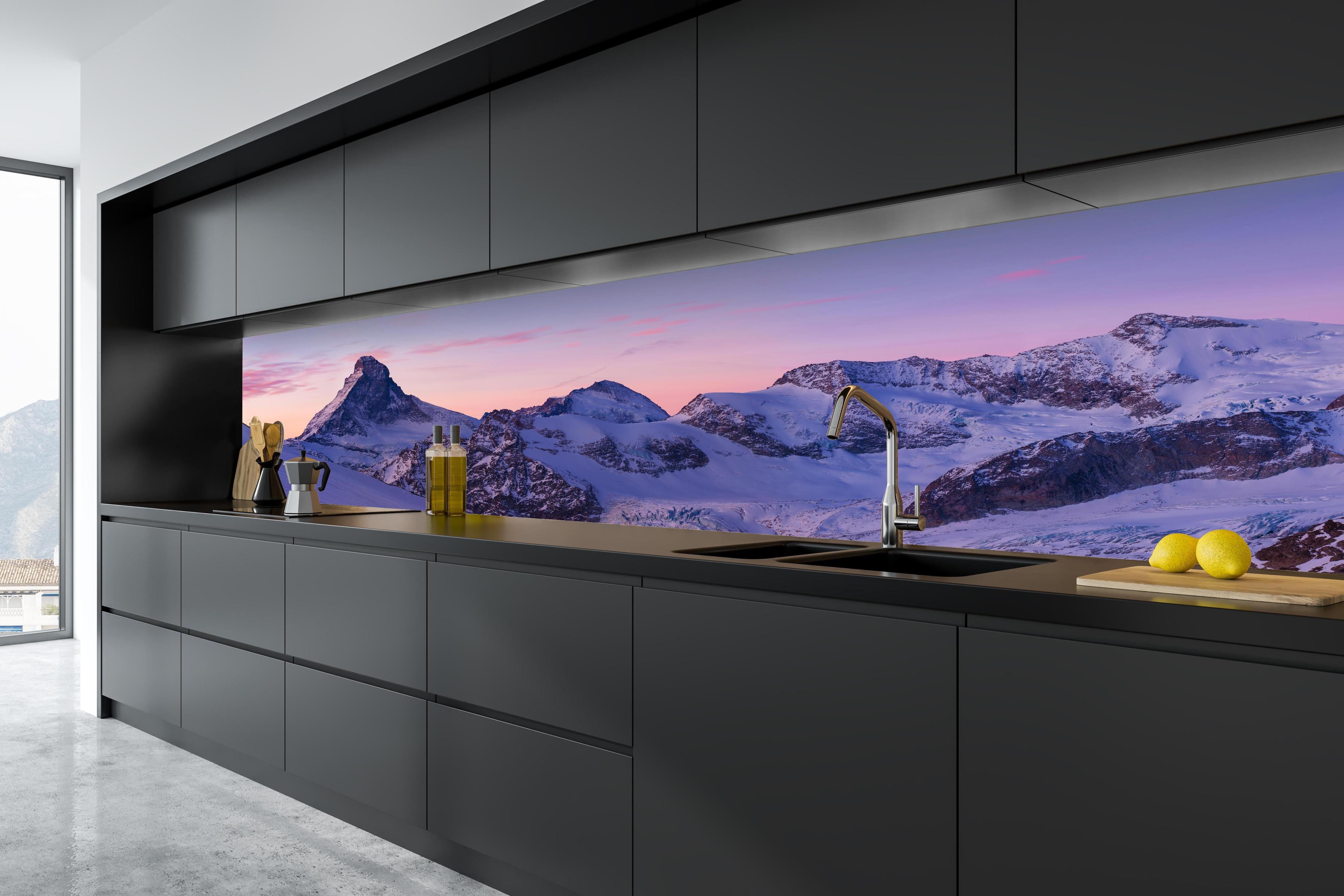 Küche - Alpenpanorama Sonnenuntergang Weiß-Rosa in tiefschwarzer matt-premium Einbauküche