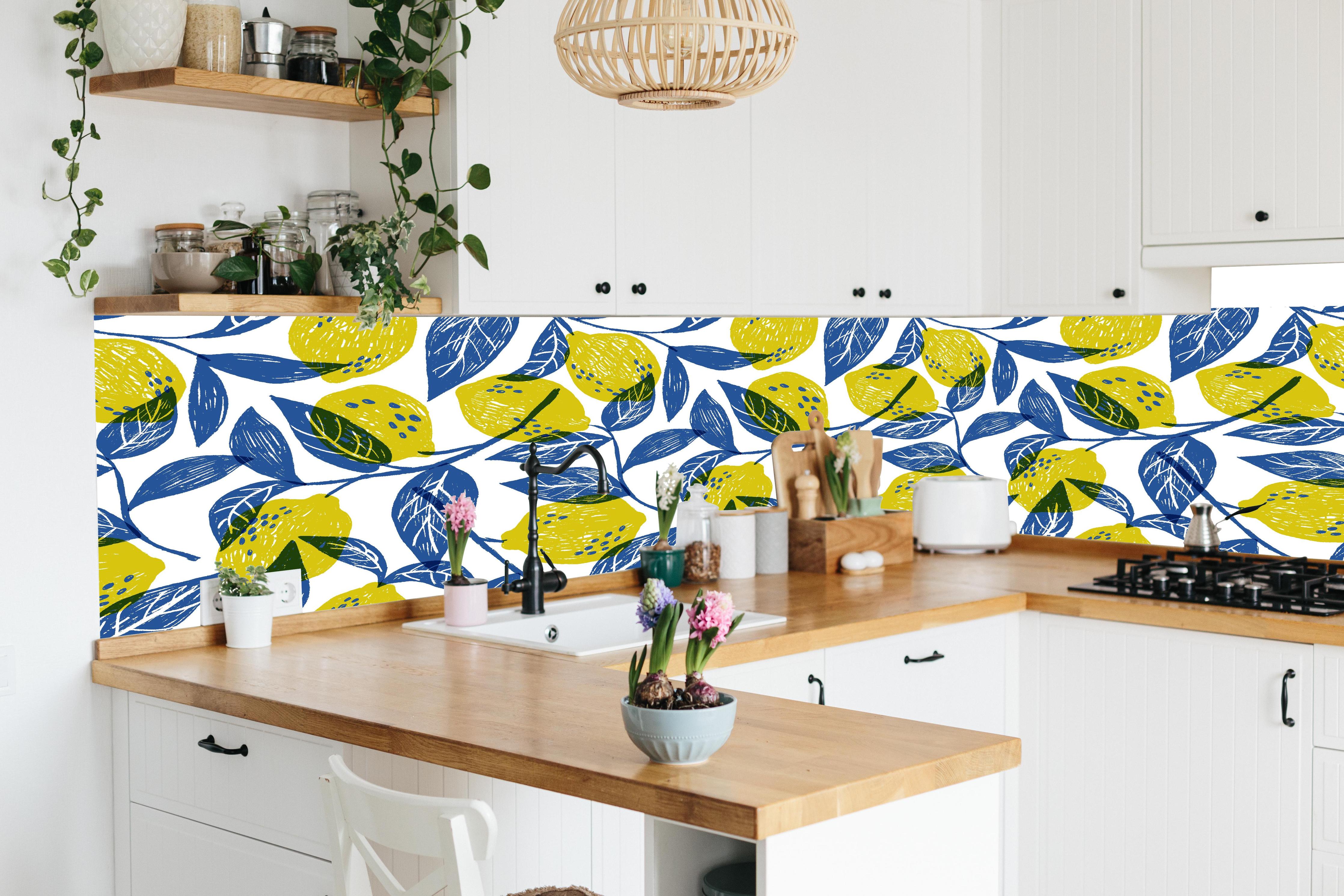 Küche - Amalfi Zitronenmuster Blau-Gelb in lebendiger Küche mit bunten Blumen