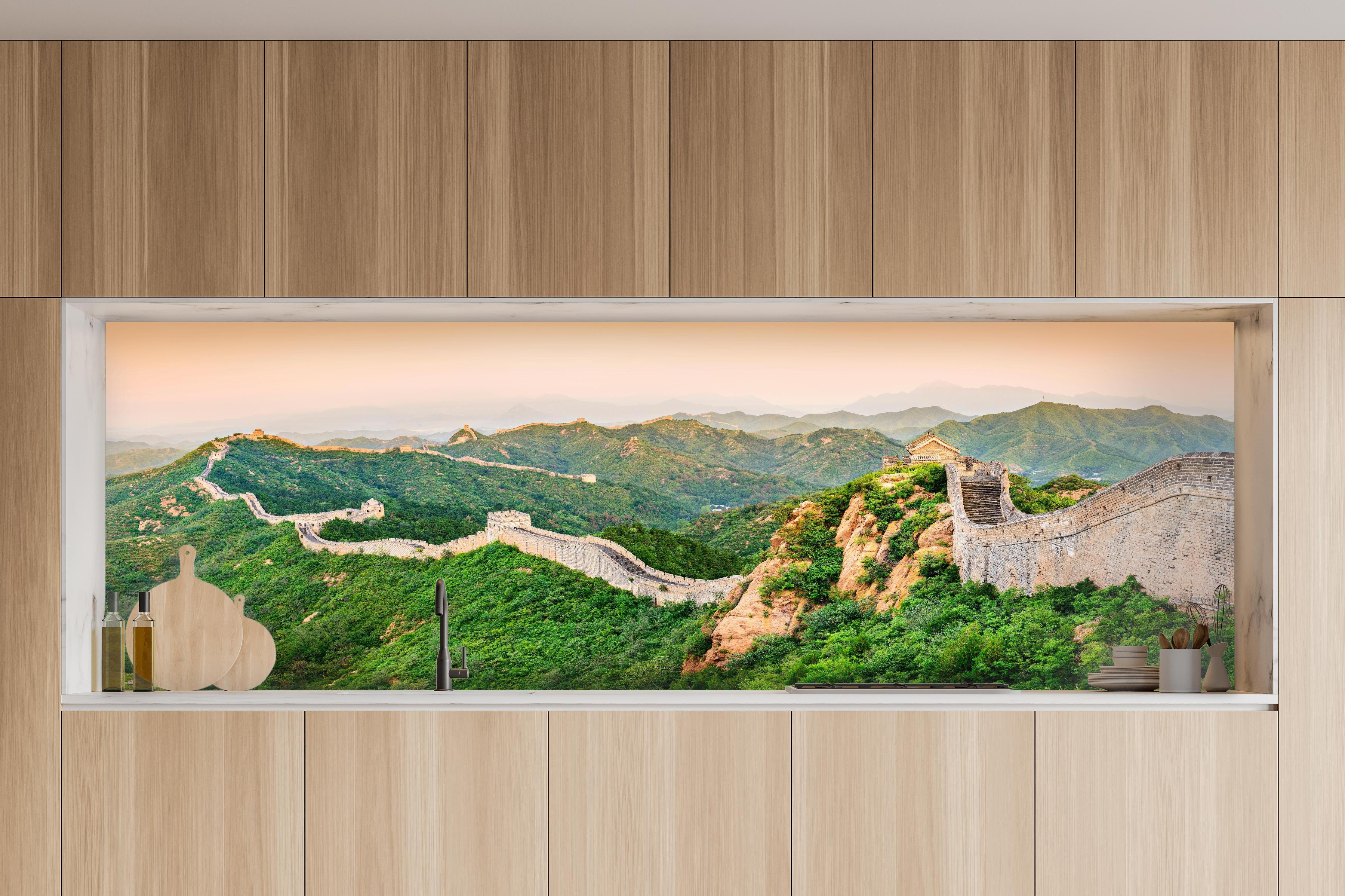 Küche - Chinesische Mauer Panorama Grün-Orange in charakteristischer Vollholz-Küche mit modernem Gasherd