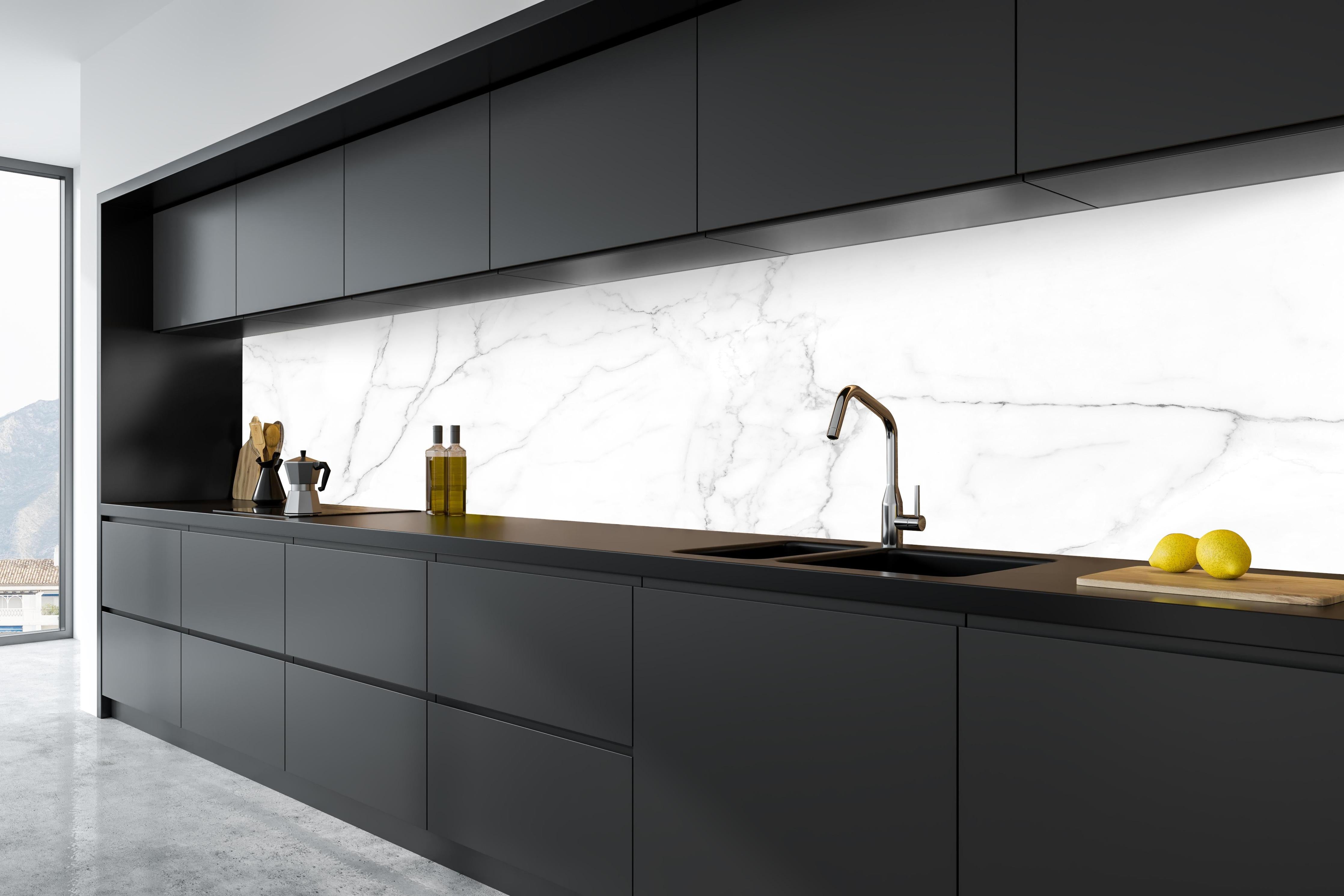 Küche - Edle Marmor-Textur im Luxus-Stil in tiefschwarzer matt-premium Einbauküche