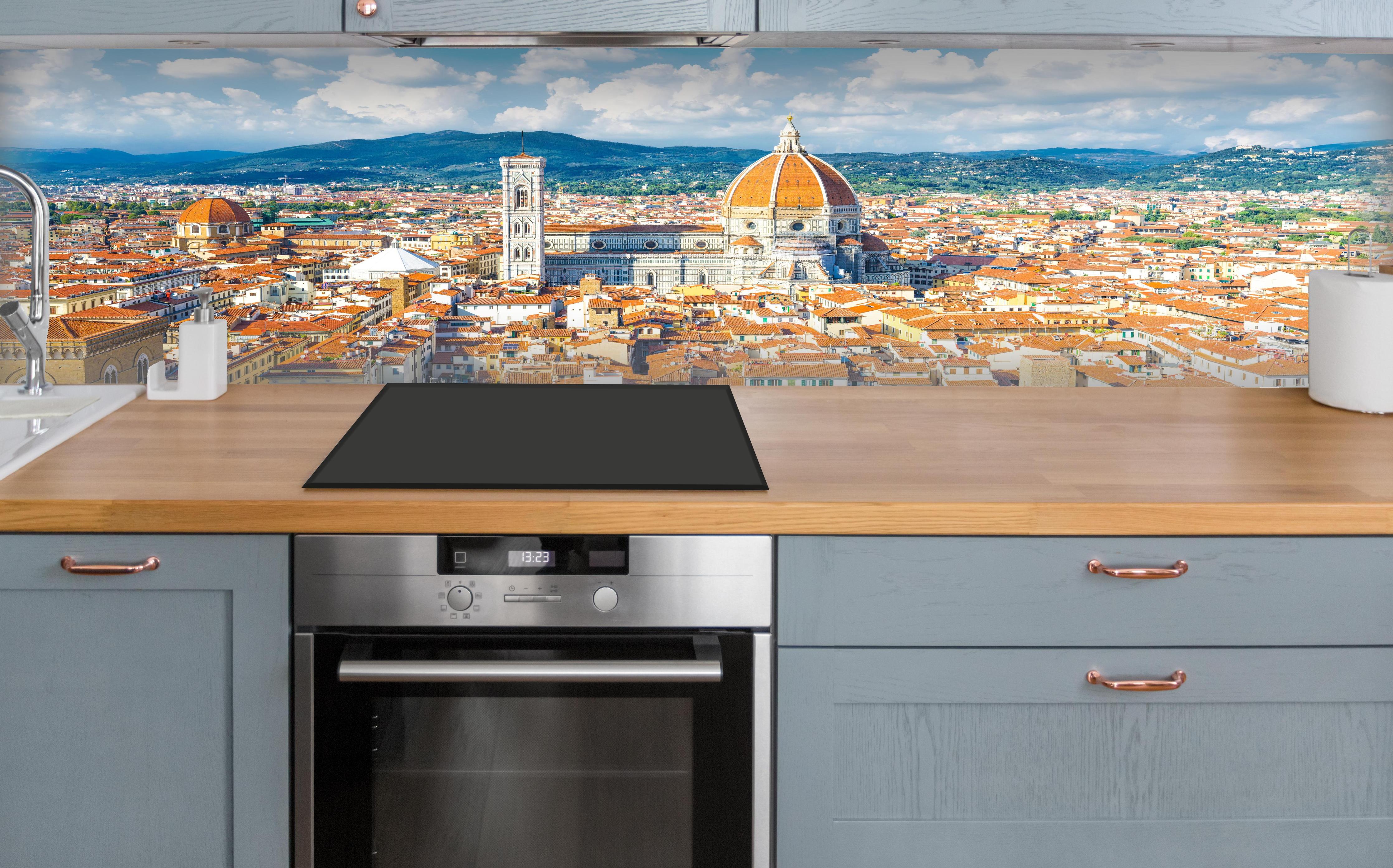Küche - Florenz Skyline mit Dom über polierter Holzarbeitsplatte mit Cerankochfeld