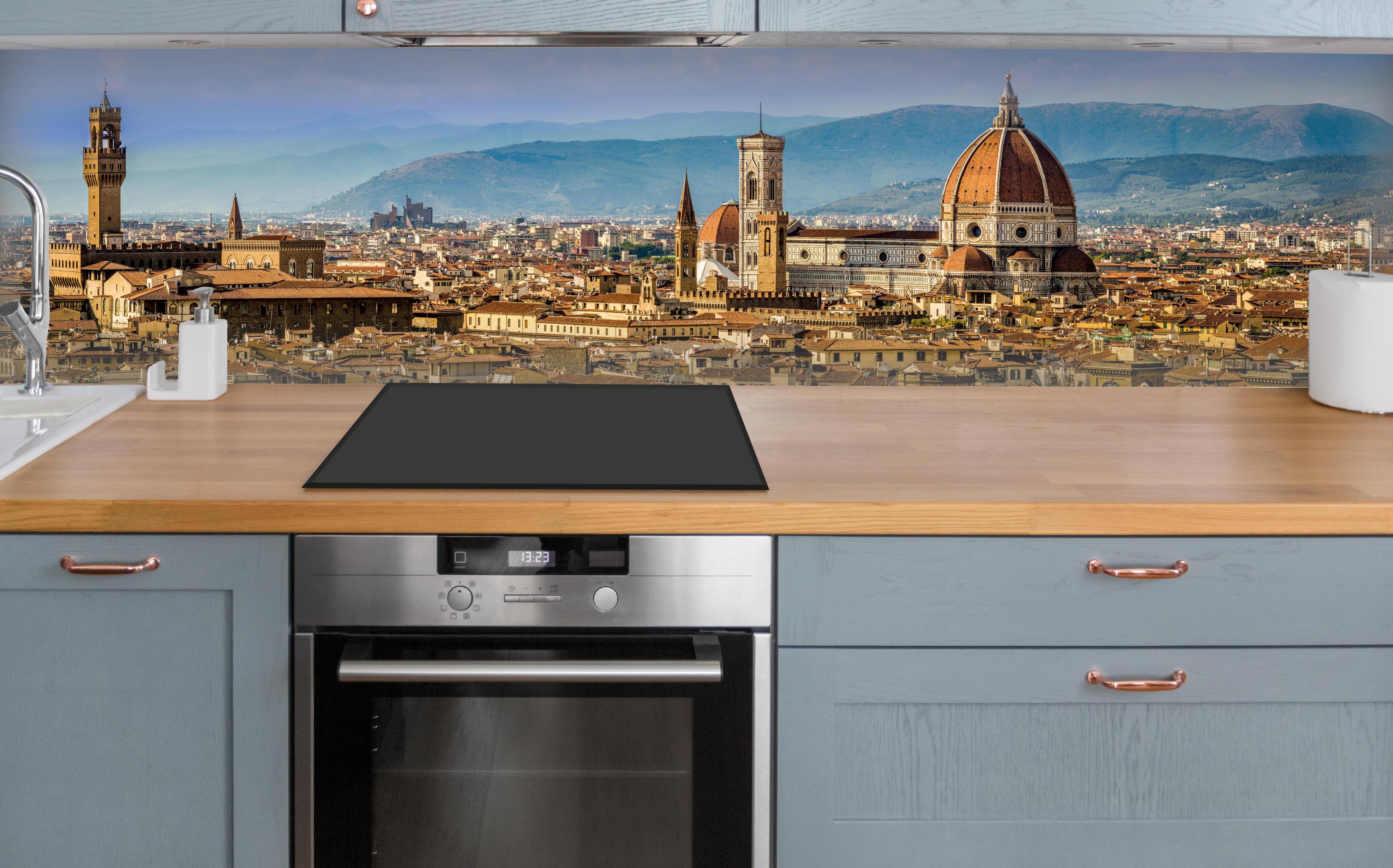 Küche - Florenz Skyline mit Duomo über polierter Holzarbeitsplatte mit Cerankochfeld