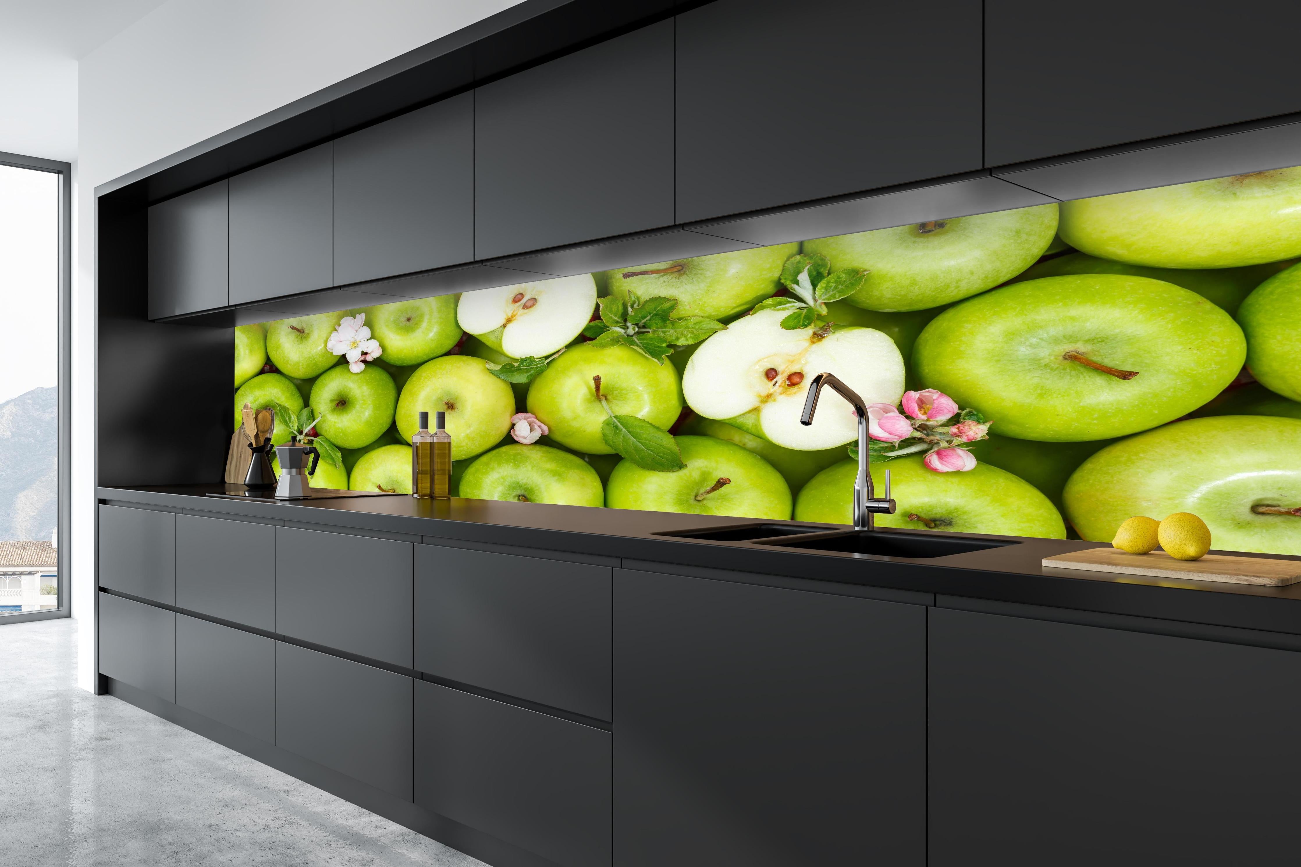 Küche - Frische grüne Äpfel in tiefschwarzer matt-premium Einbauküche