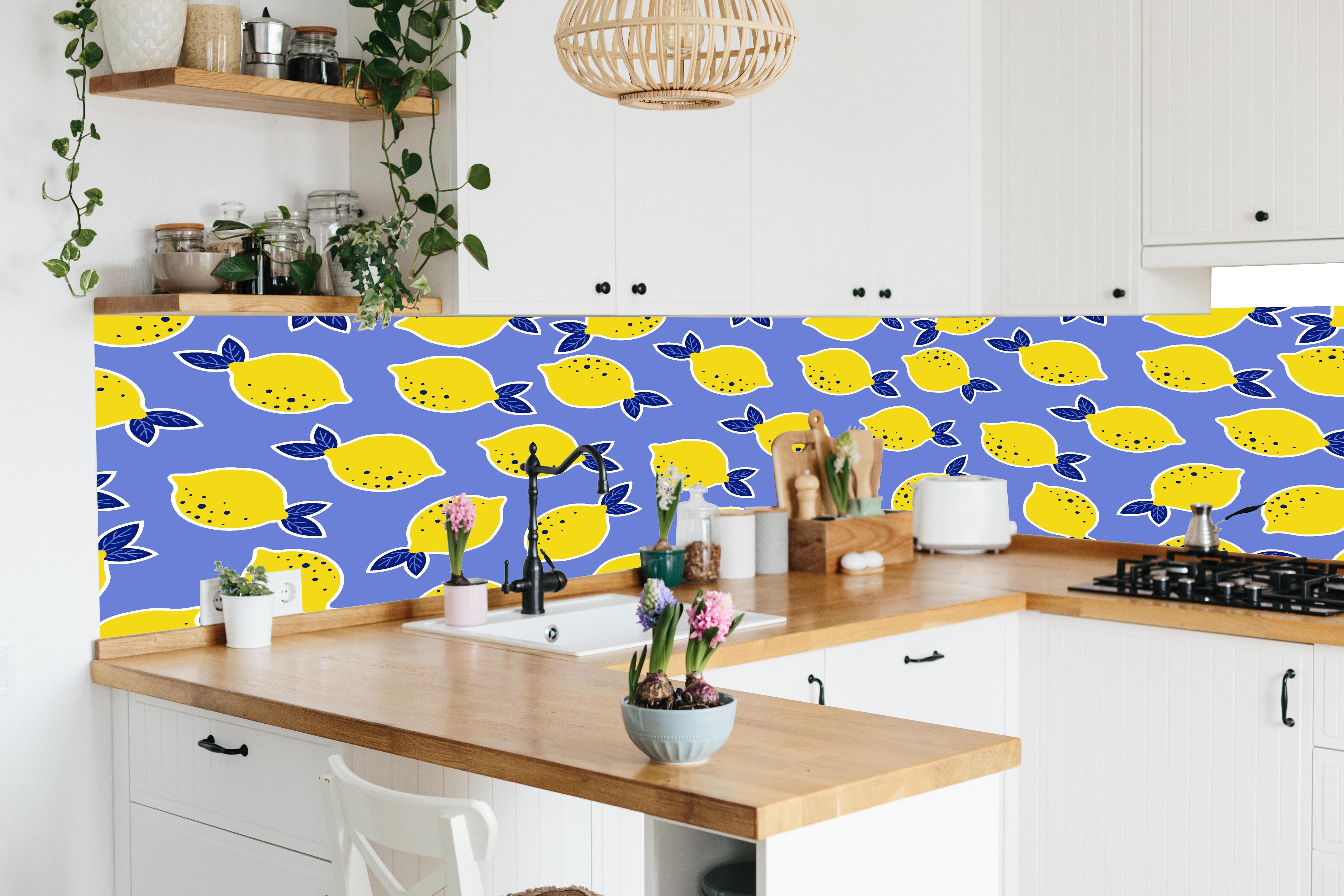 Küche - Frisches Zitronenmuster in Gelb und Blau in lebendiger Küche mit bunten Blumen