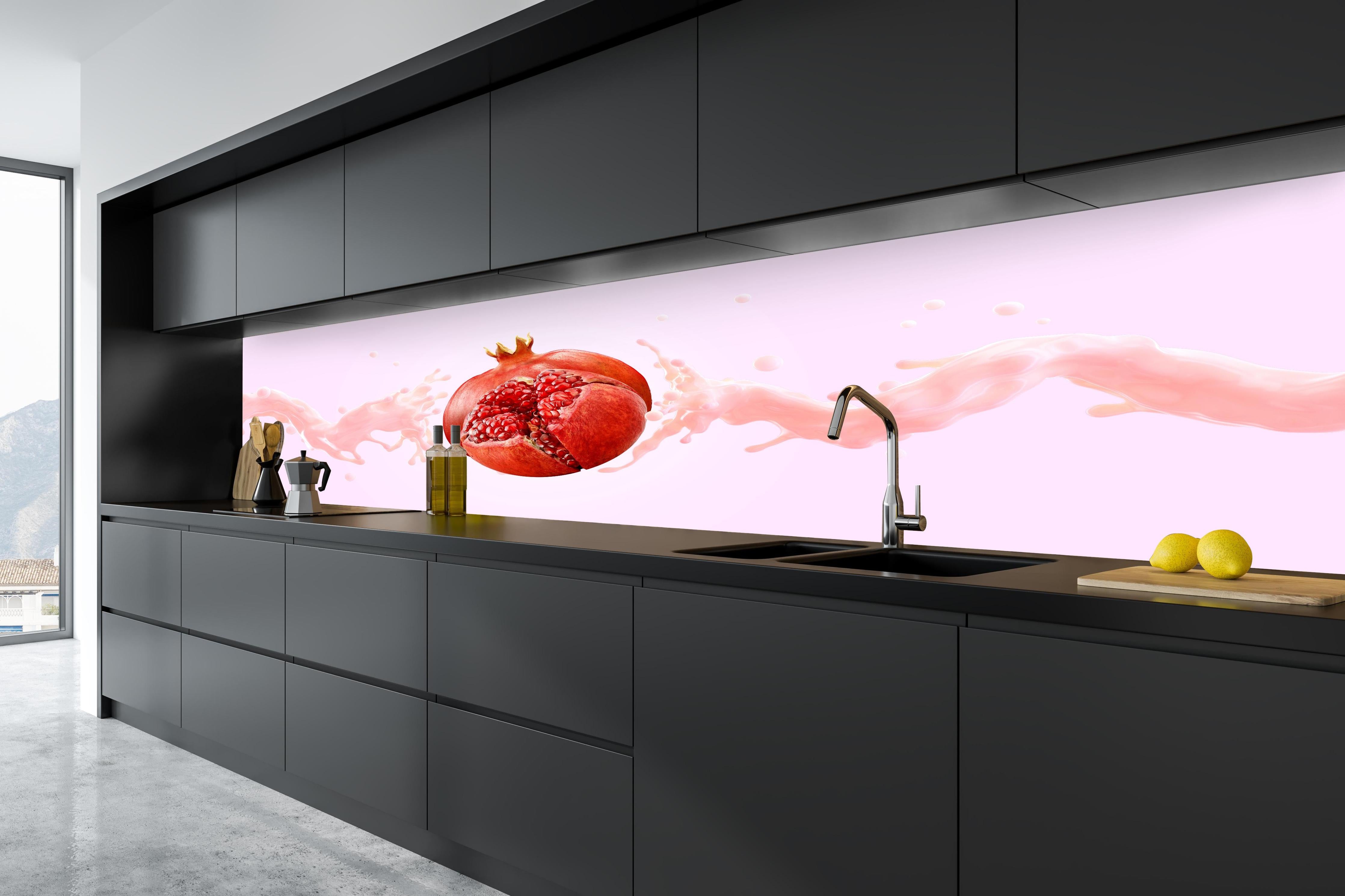 Küche - Granatapfel mit rosa Milch-Splash in tiefschwarzer matt-premium Einbauküche