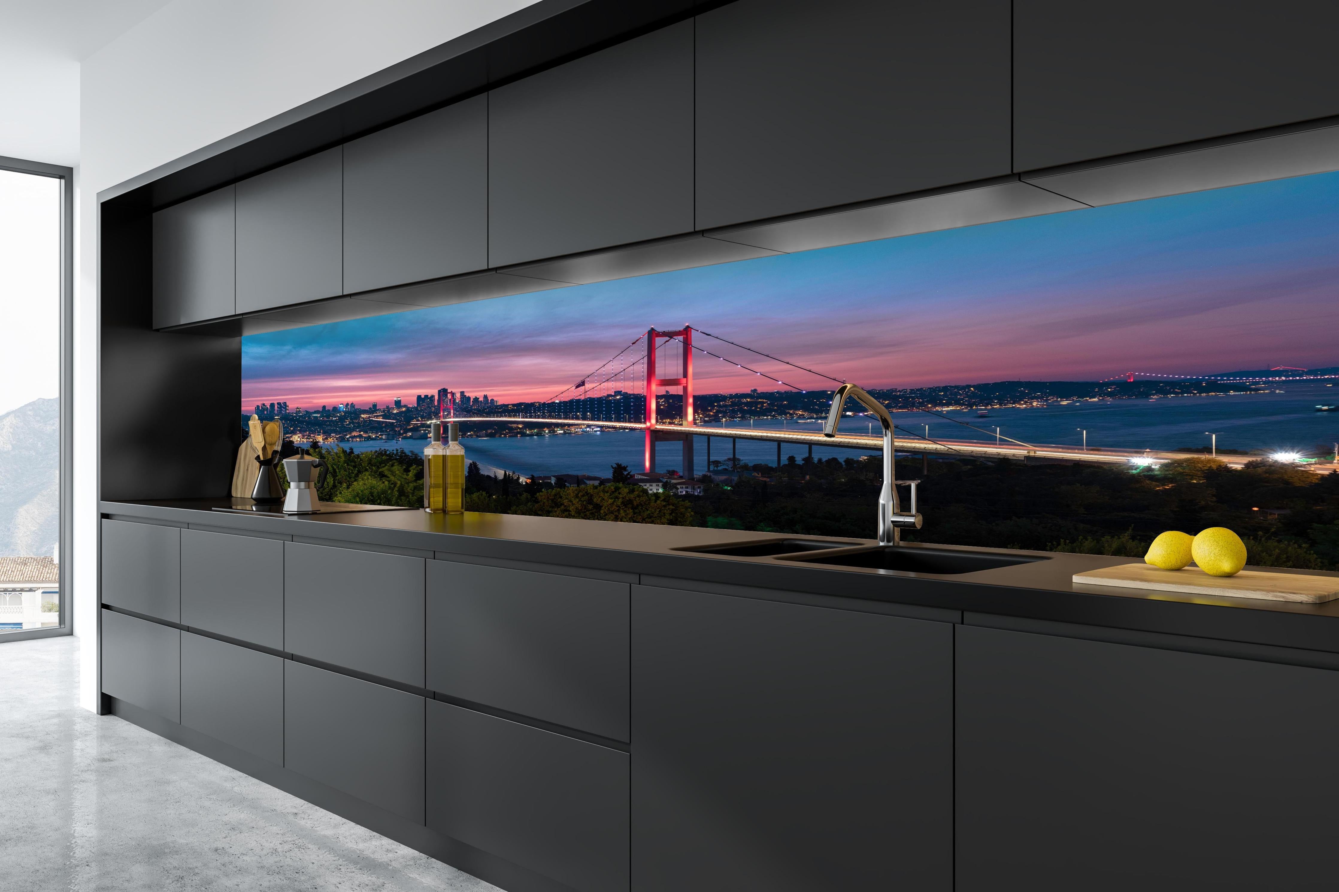 Küche - Istanbul Bosporusbrücke bei Dämmerung in tiefschwarzer matt-premium Einbauküche