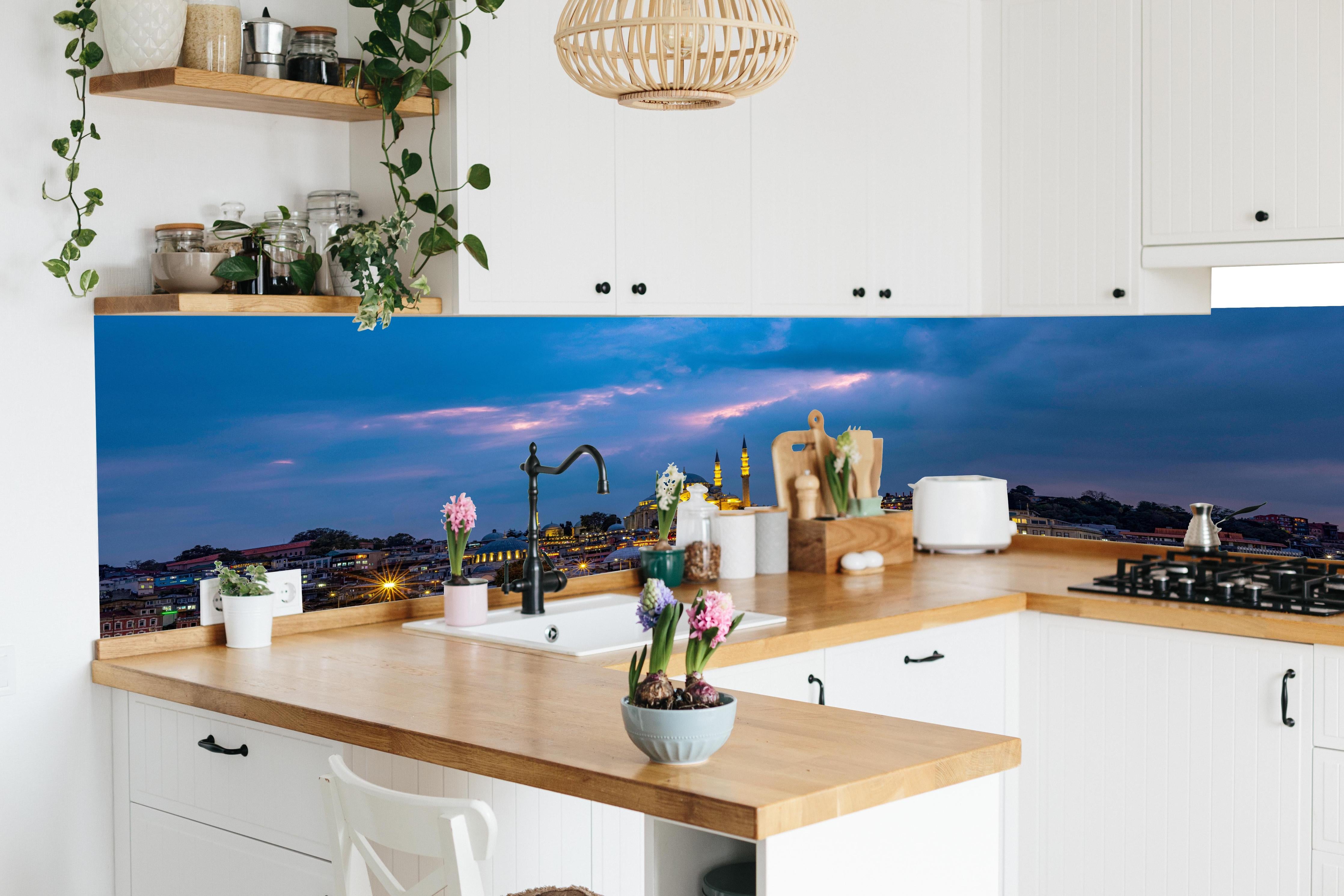 Küche - Istanbul Skyline Blau-Gold in lebendiger Küche mit bunten Blumen