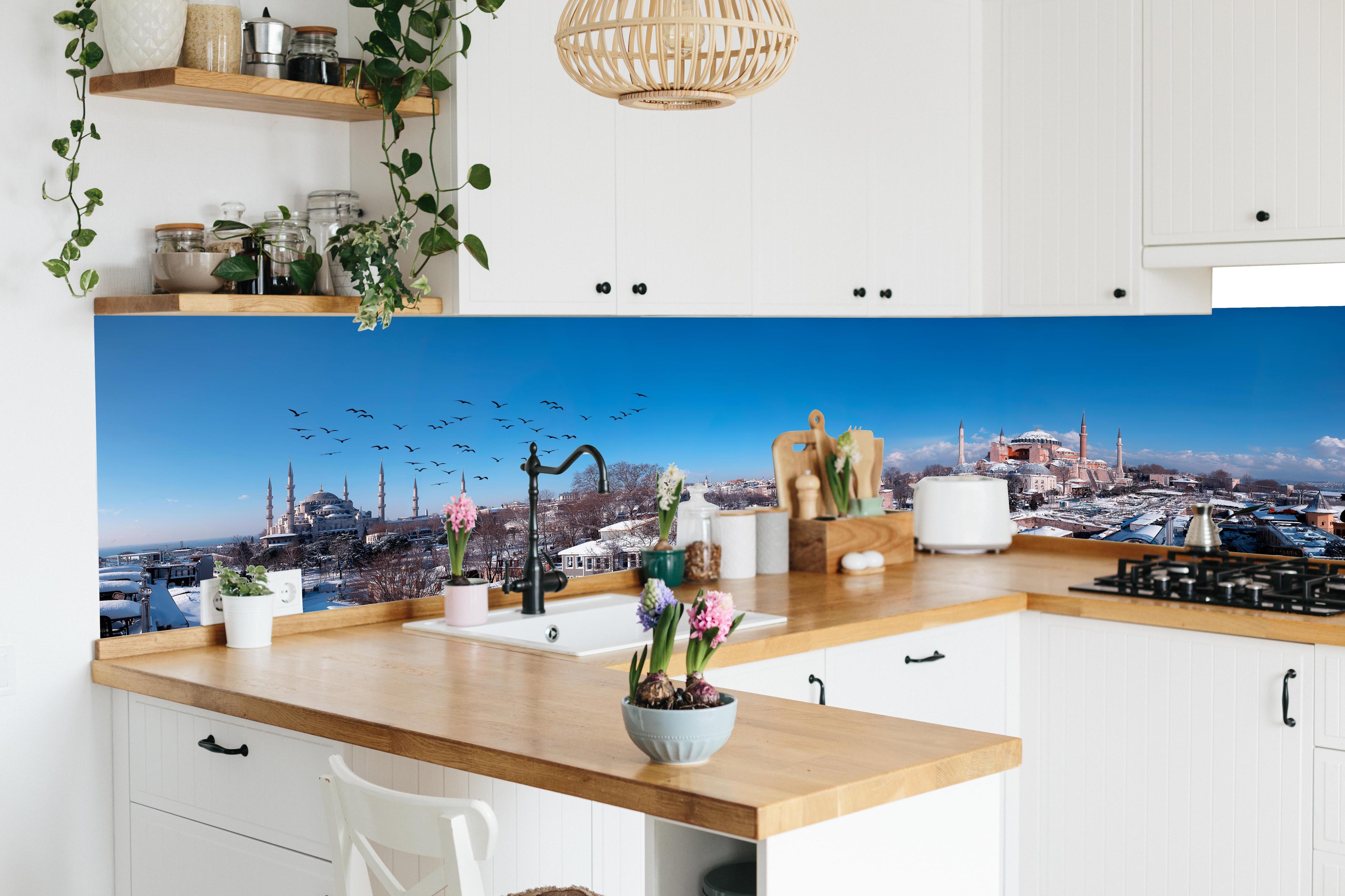Küche - Istanbul Skyline Blau-Weiß in lebendiger Küche mit bunten Blumen