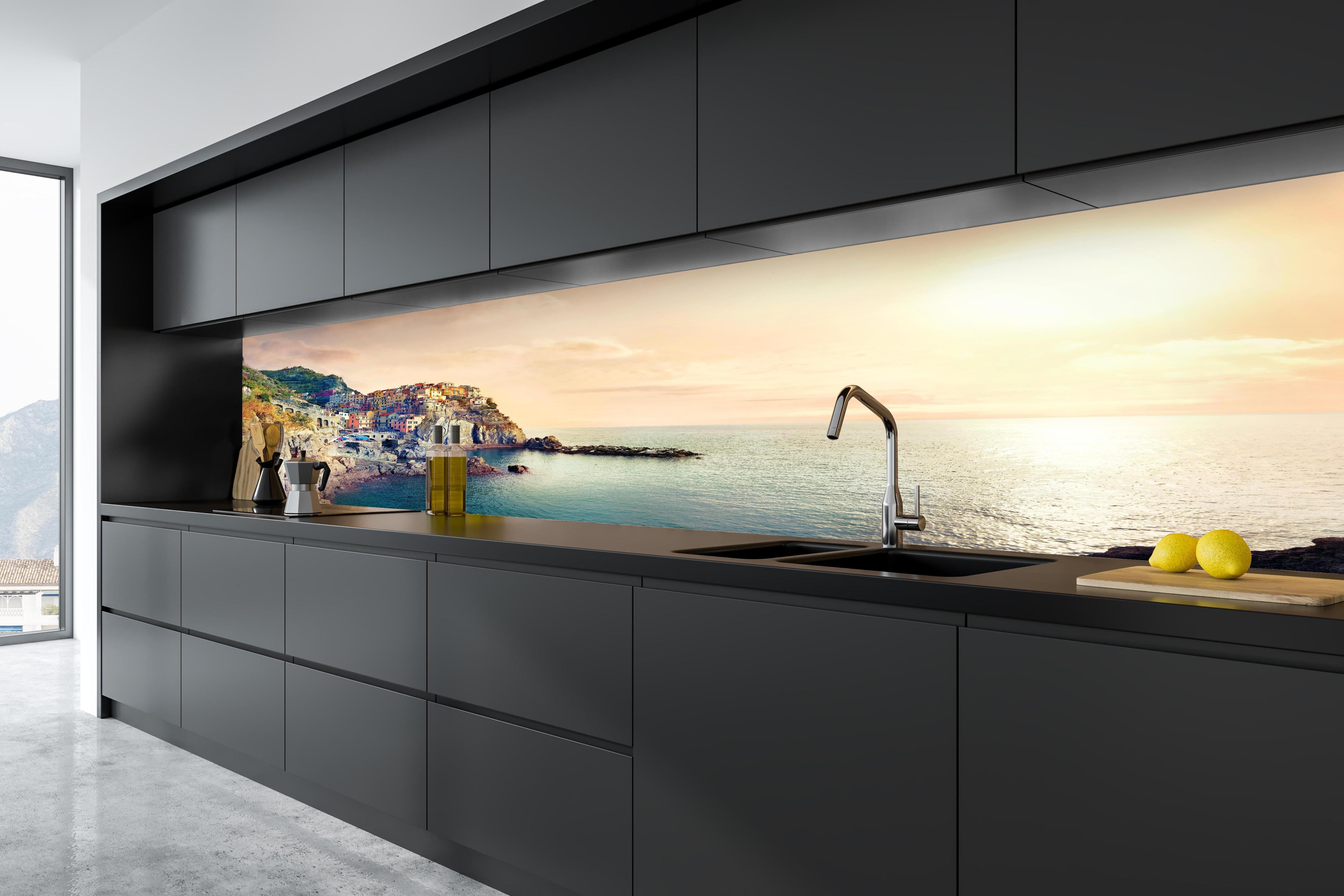Küche - Italienische Küste Sonnenuntergang in tiefschwarzer matt-premium Einbauküche