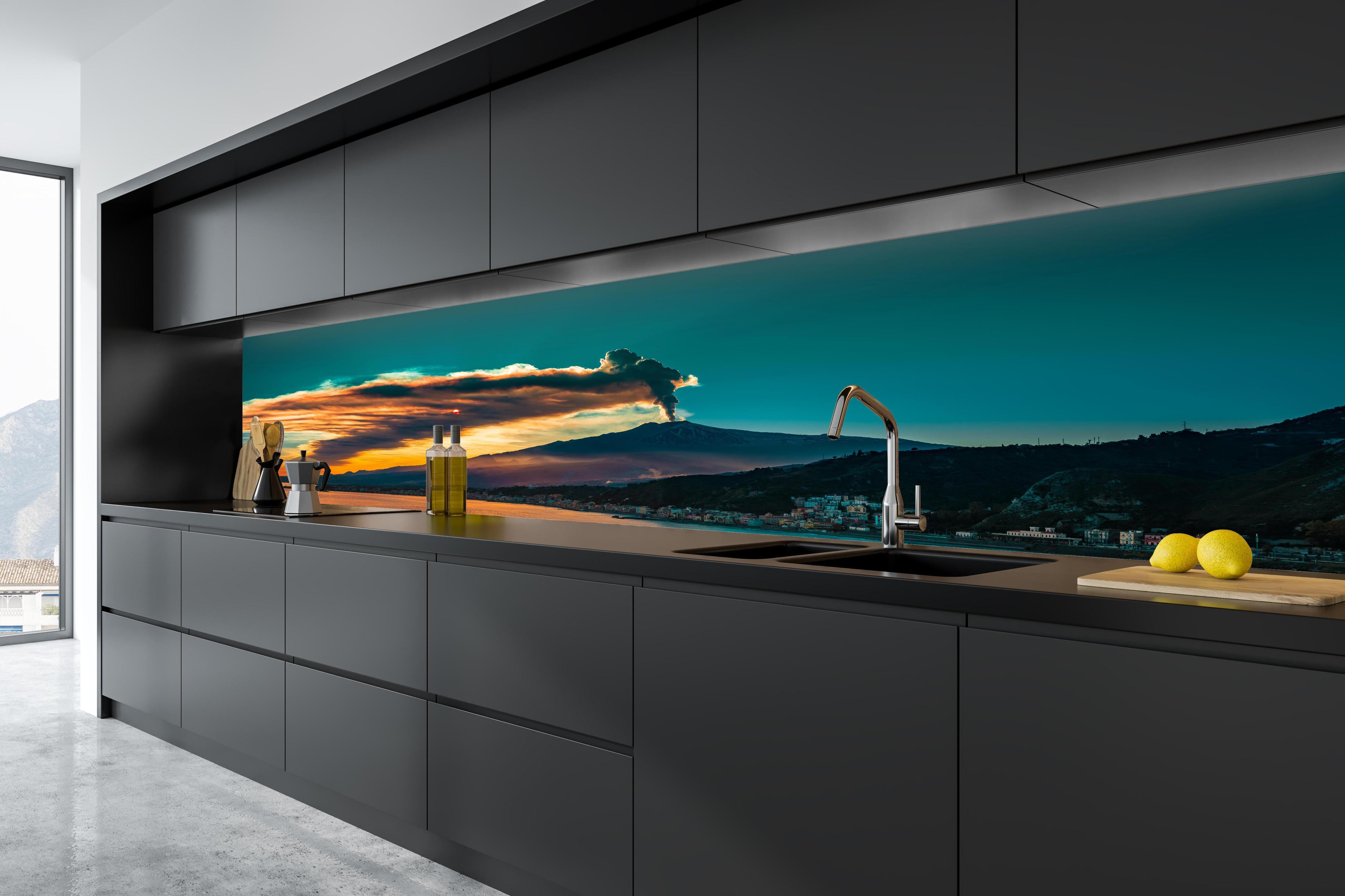 Küche - Italienische Küste mit Vulkan in tiefschwarzer matt-premium Einbauküche
