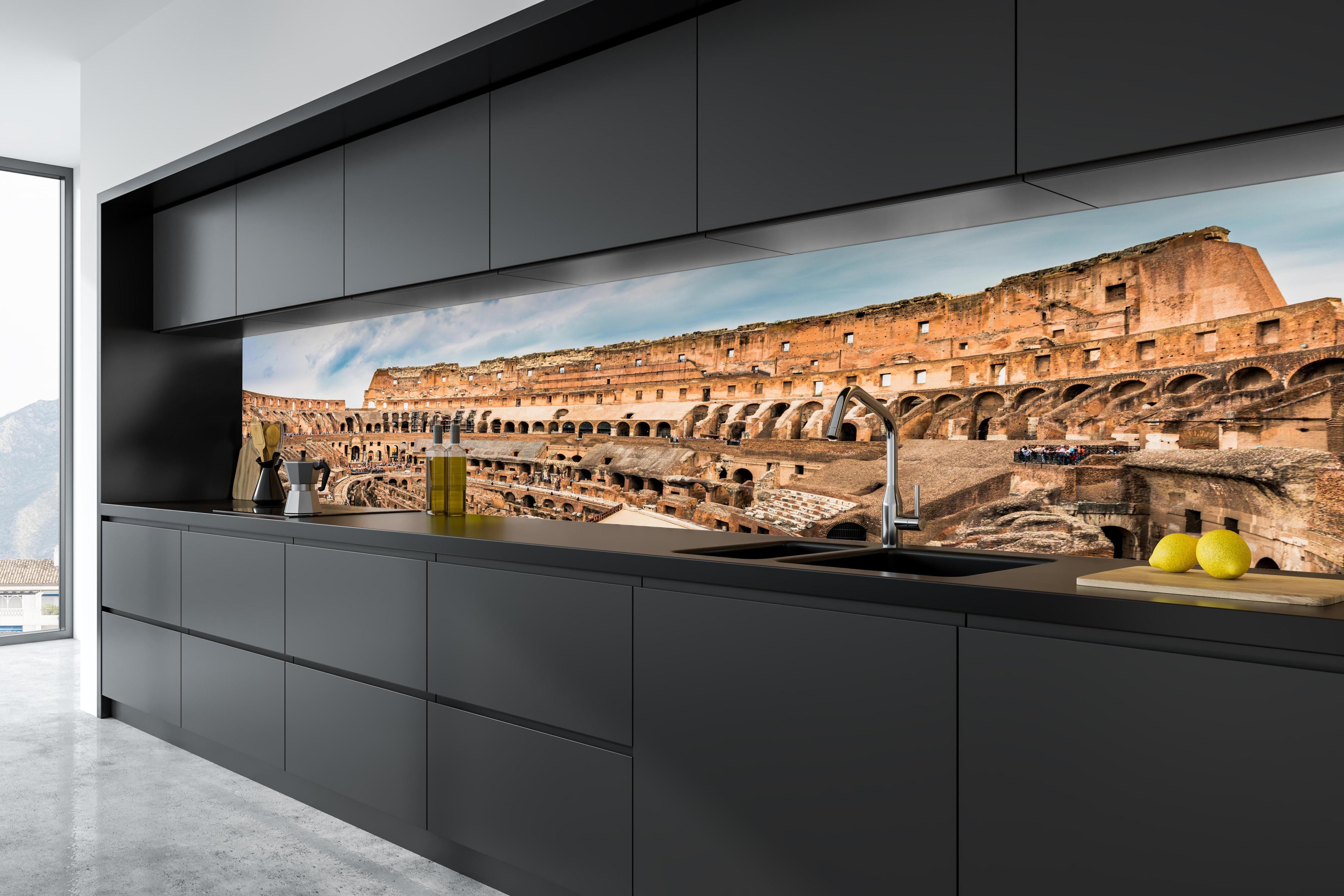 Küche - Kolosseum Panorama in Beige in tiefschwarzer matt-premium Einbauküche