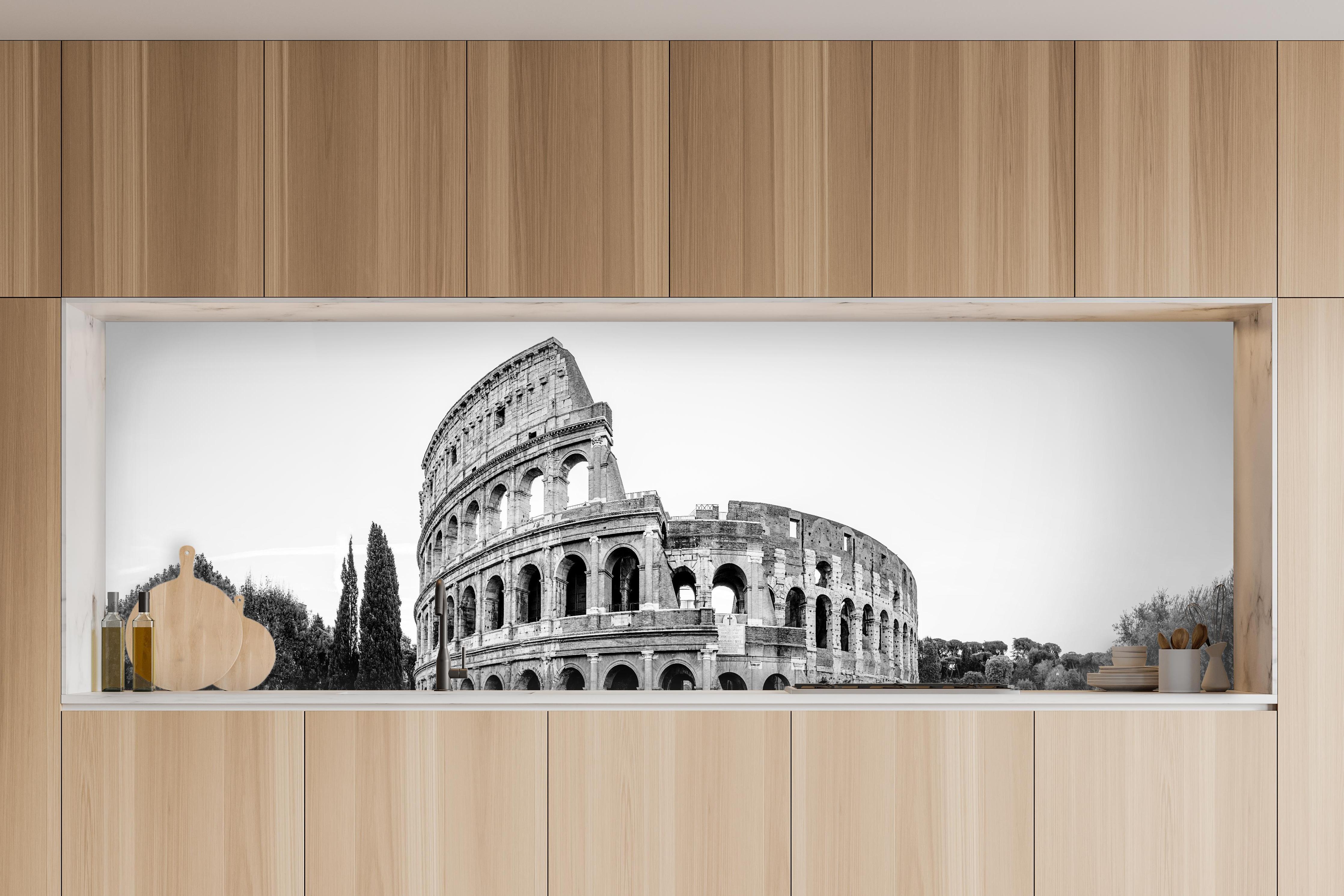 Küche - Kolosseum Schwarz-Weiß Panorama in charakteristischer Vollholz-Küche mit modernem Gasherd