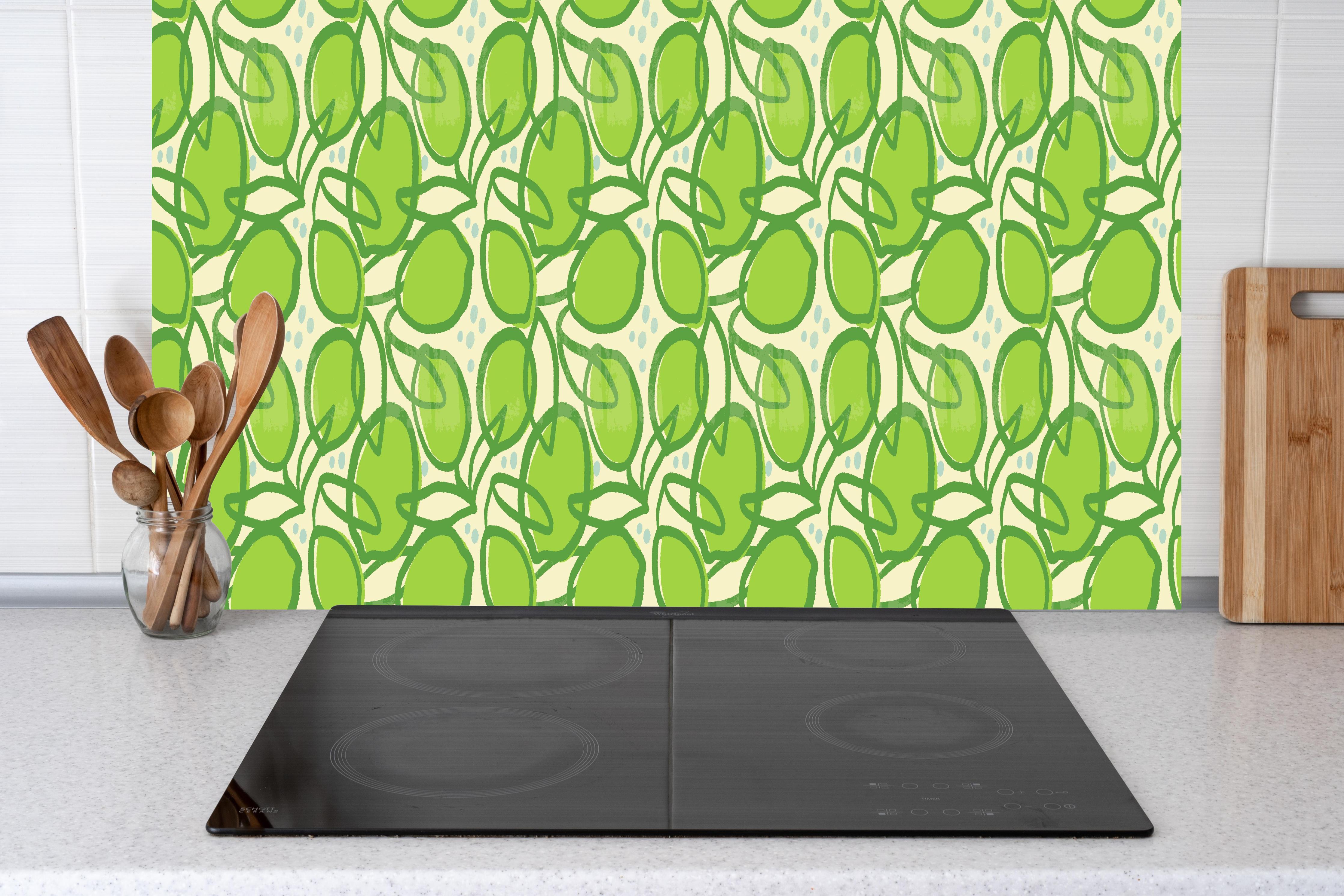 Küche - Limettenmuster Neon-Grün hinter Cerankochfeld und Holz-Kochutensilien