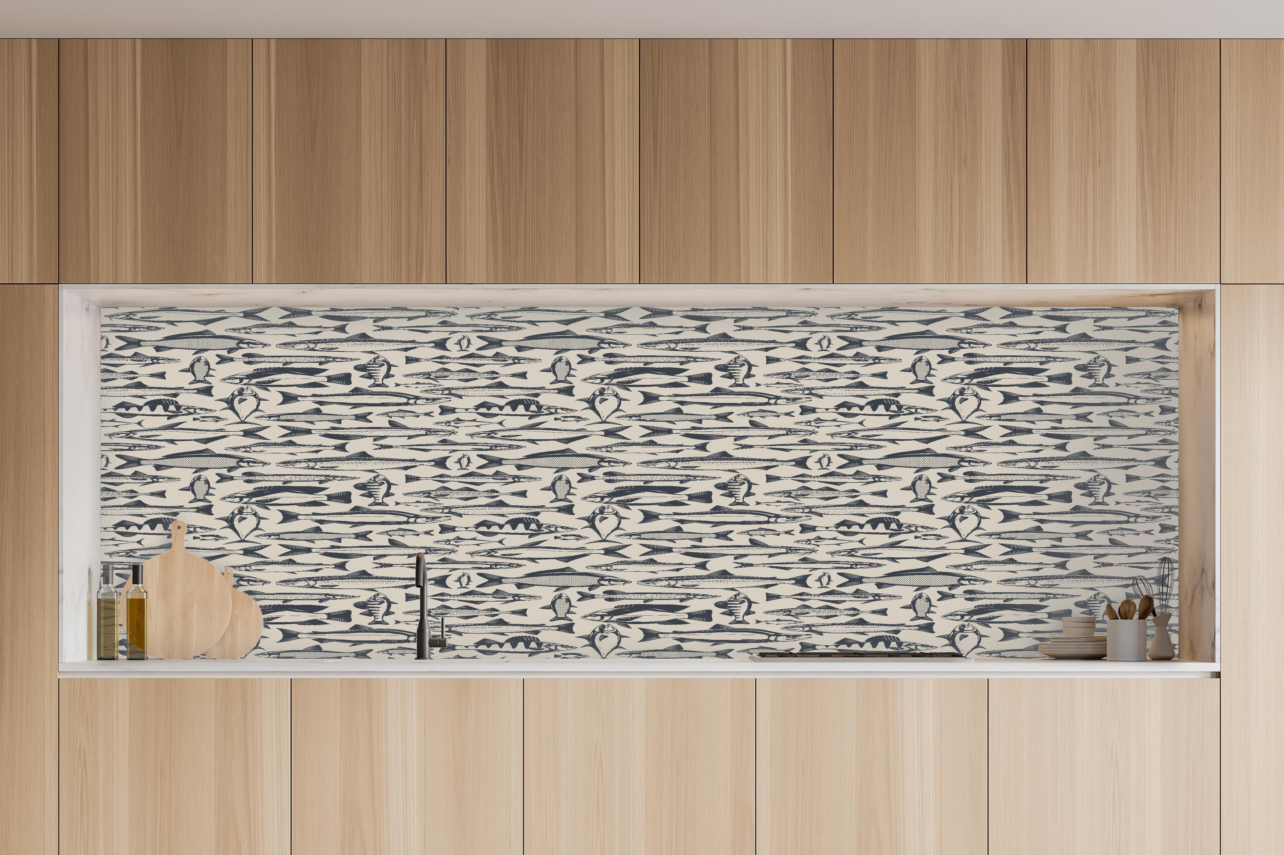 Küche - Maritimes Fischmuster Beige-Blau in charakteristischer Vollholz-Küche mit modernem Gasherd