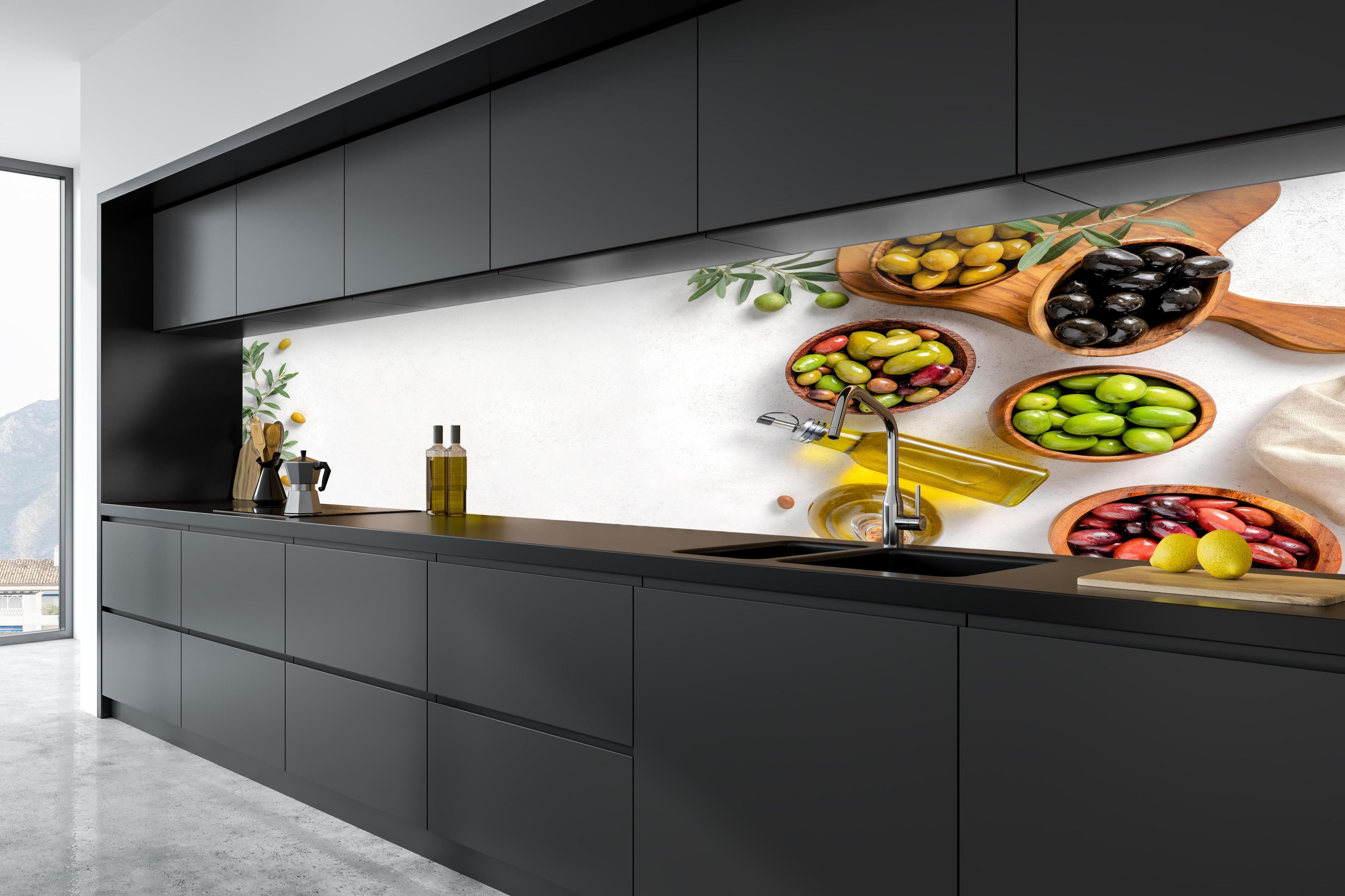 Küche - Mediterrane Oliven auf Weiß in tiefschwarzer matt-premium Einbauküche