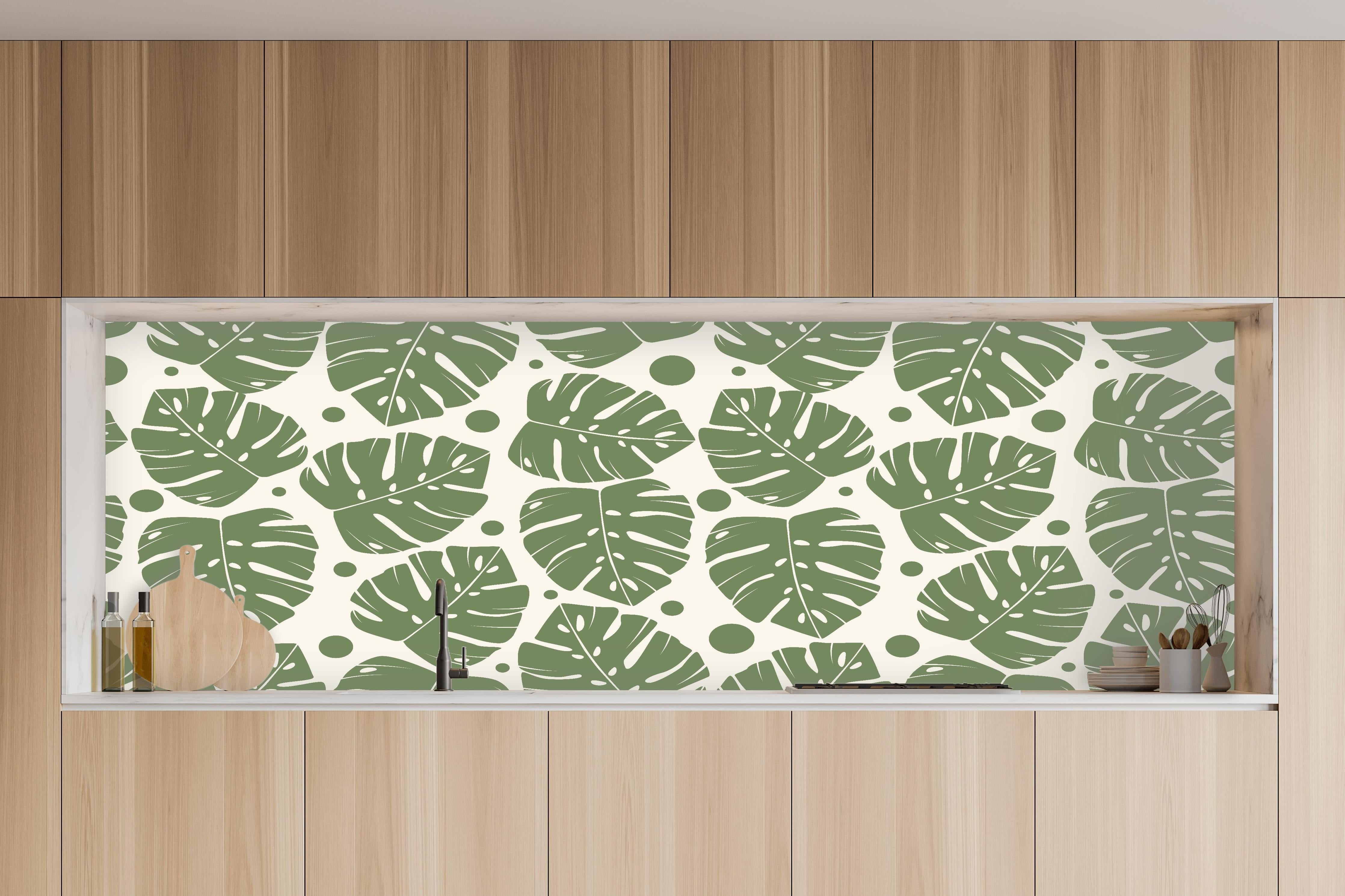 Küche - Monstera-Blätter Cremegrün in charakteristischer Vollholz-Küche mit modernem Gasherd