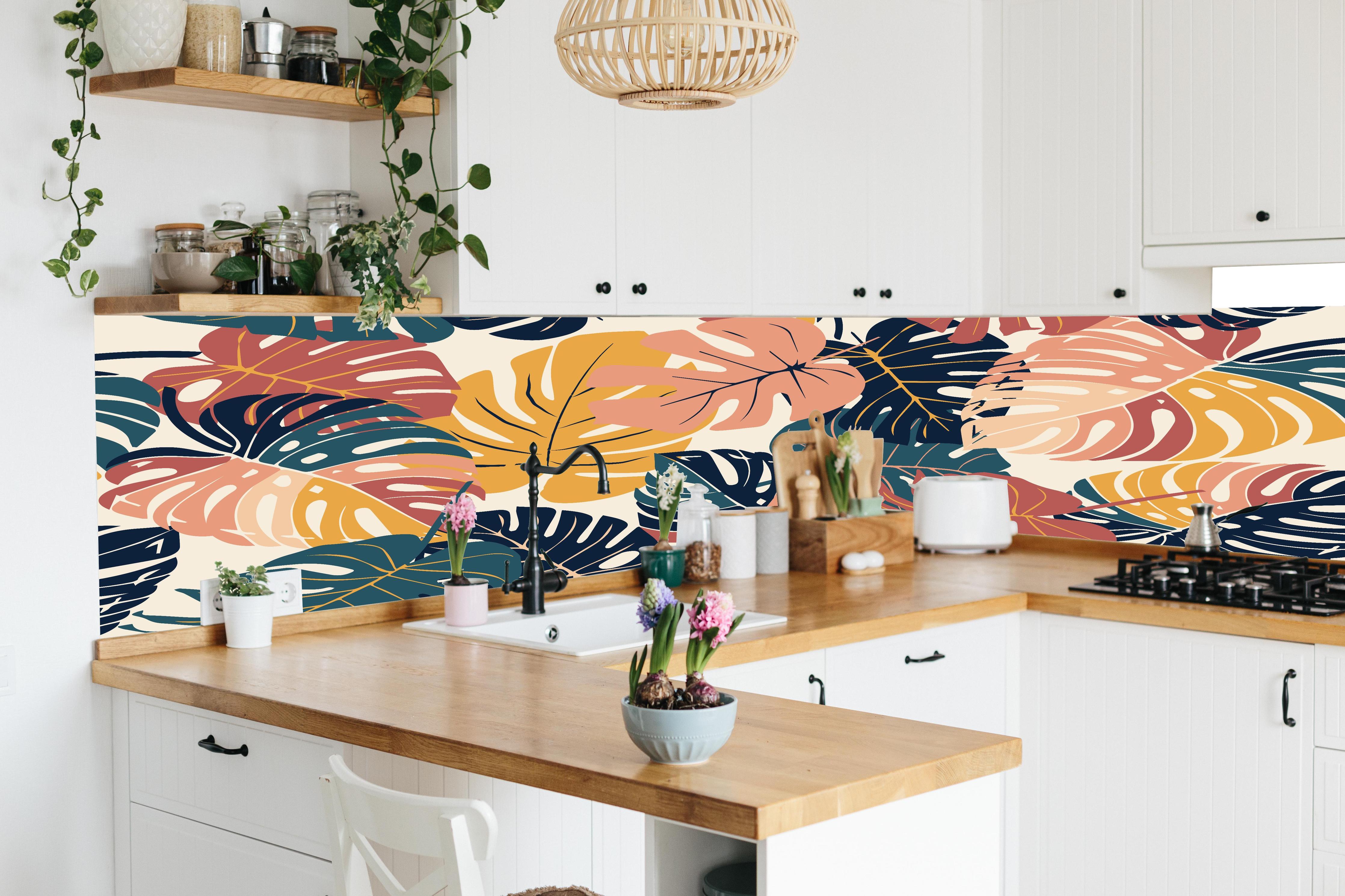 Küche - Monstera Tropic Koralle Türkis in lebendiger Küche mit bunten Blumen