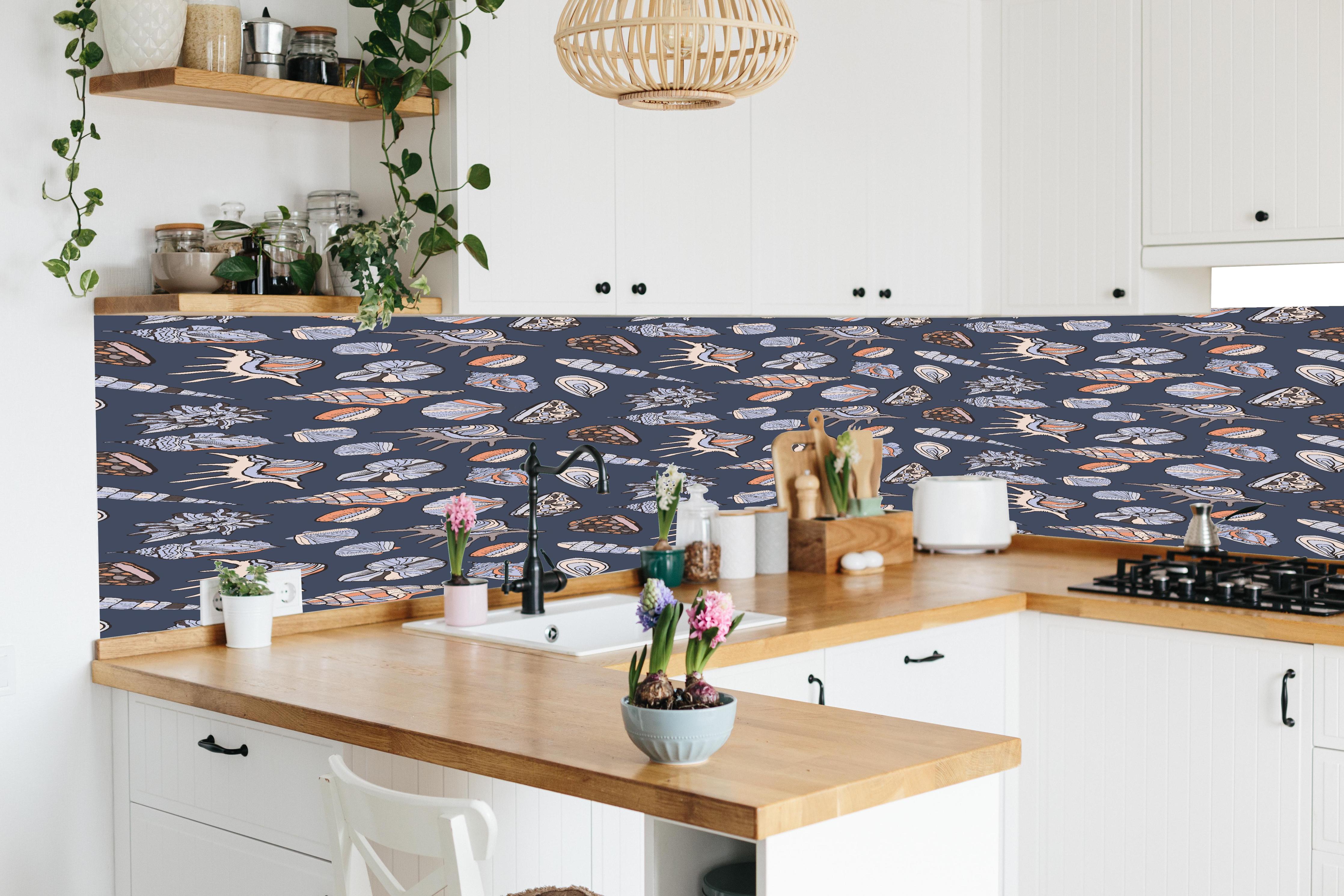 Küche - Muschelmuster Navy Beige Orange in lebendiger Küche mit bunten Blumen