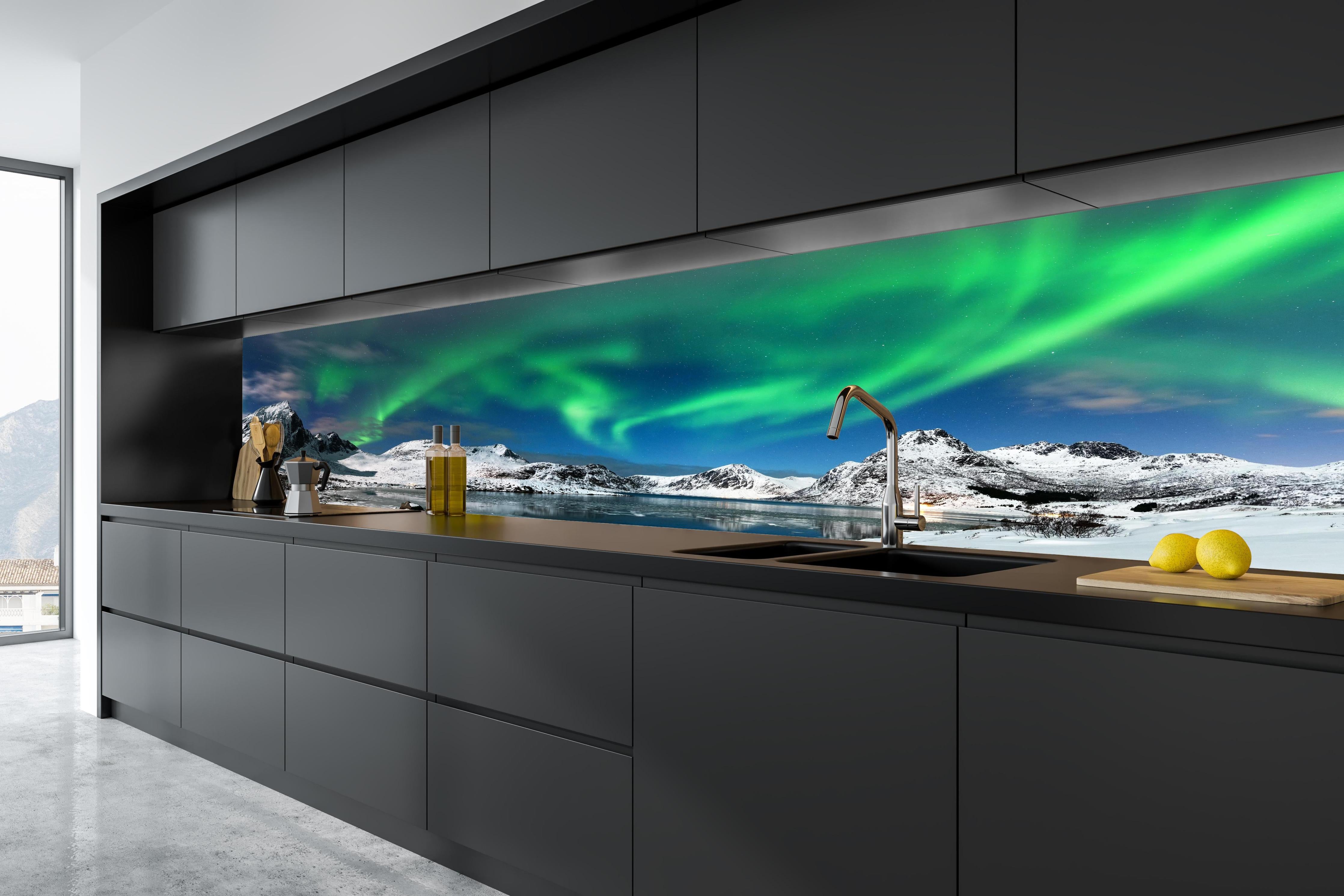 Küche - Nordlicht über verschneitem Fjord in tiefschwarzer matt-premium Einbauküche