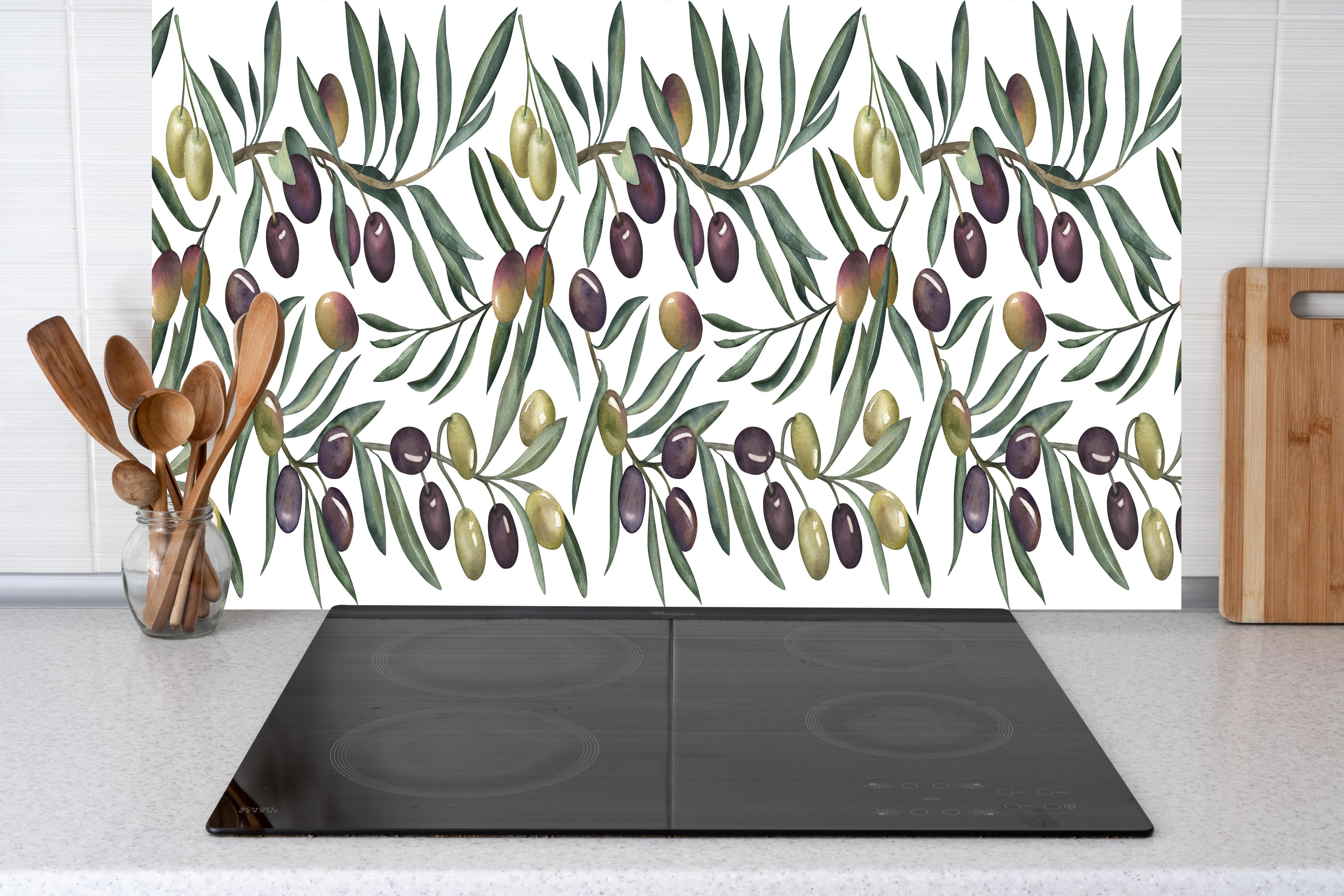 Küche - Olivenzweige Aquarell-Muster hinter Cerankochfeld und Holz-Kochutensilien