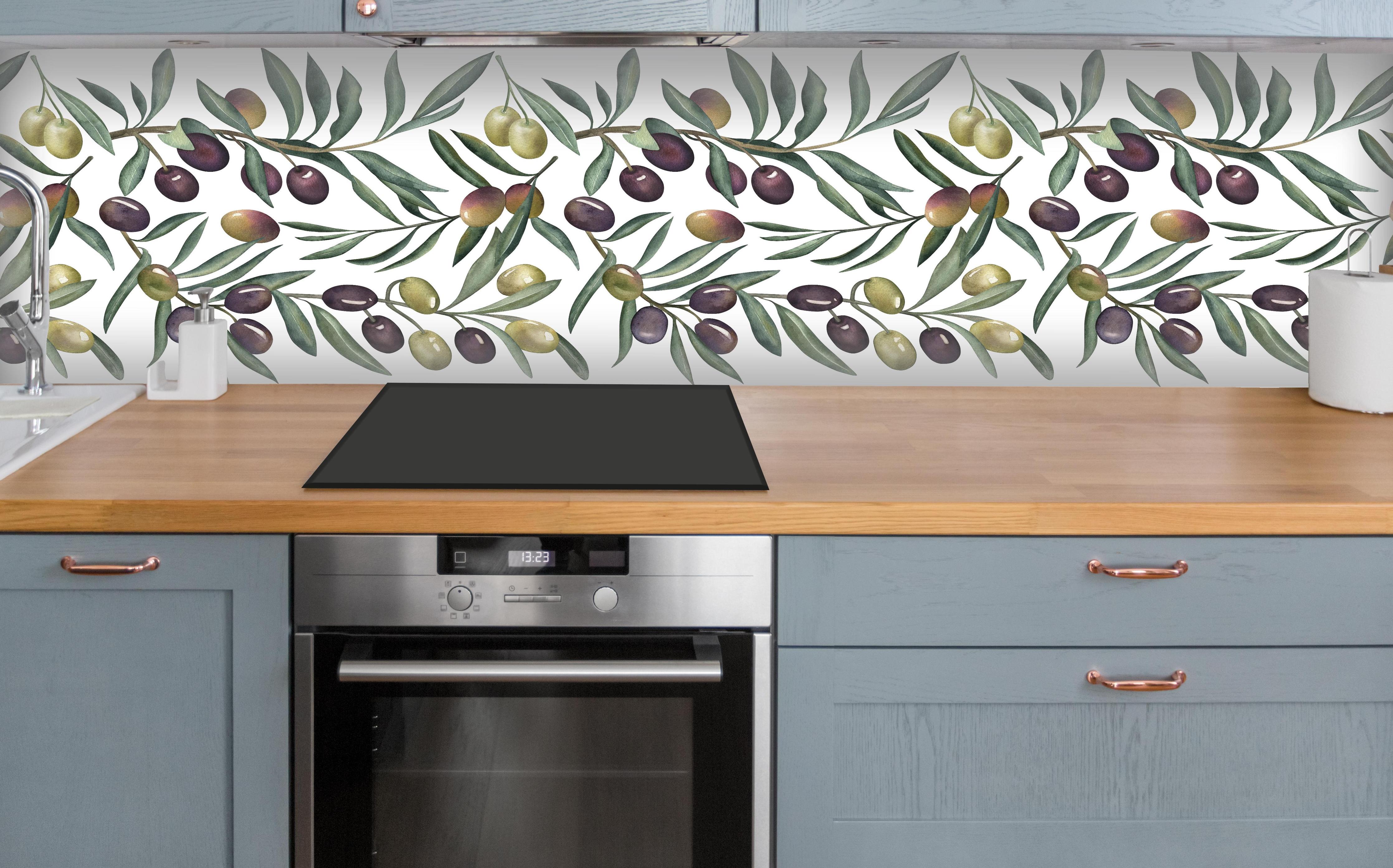 Küche - Olivenzweige Aquarell-Muster über polierter Holzarbeitsplatte mit Cerankochfeld