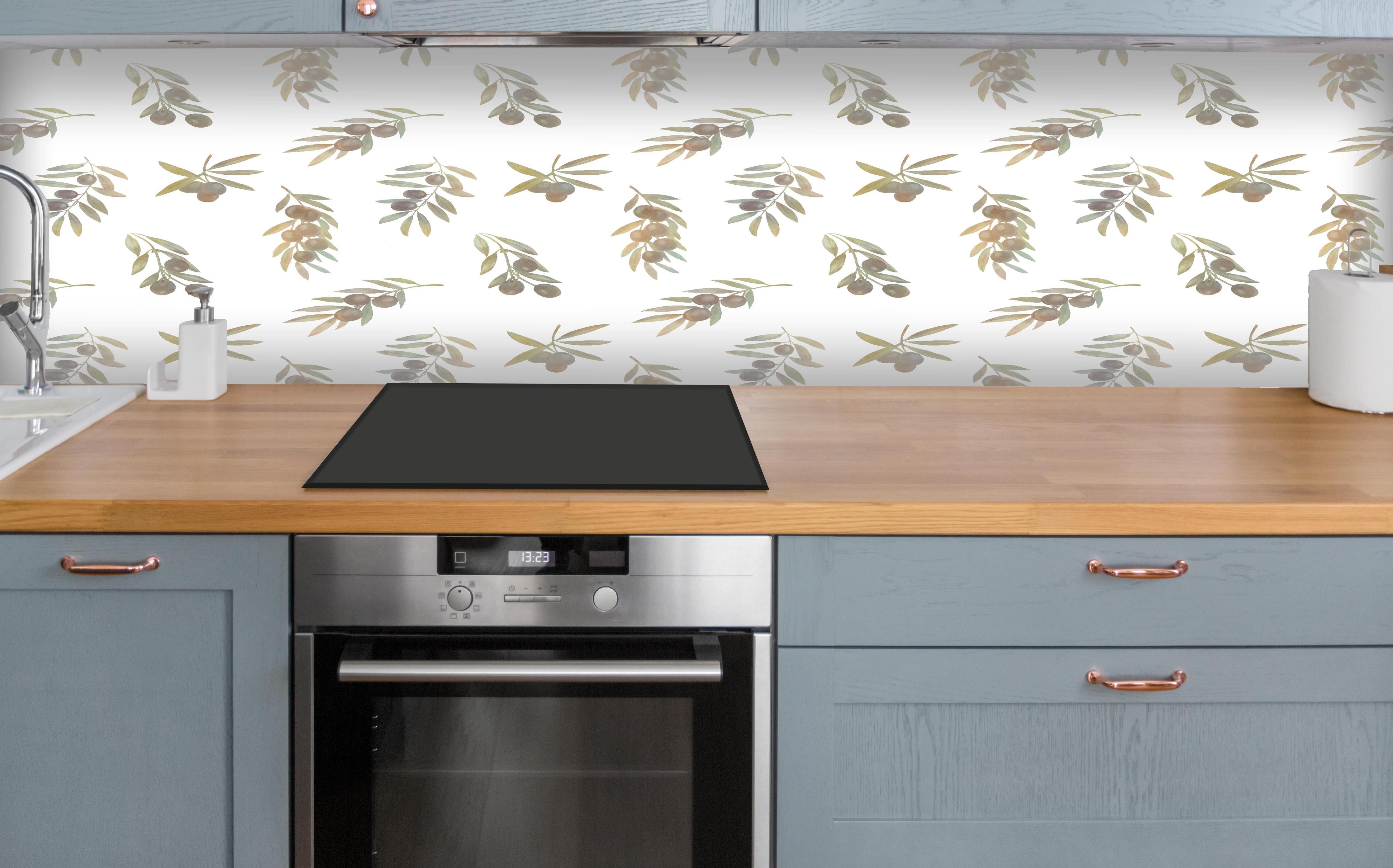 Küche - Olivenzweige Weiß-Beige Muster über polierter Holzarbeitsplatte mit Cerankochfeld