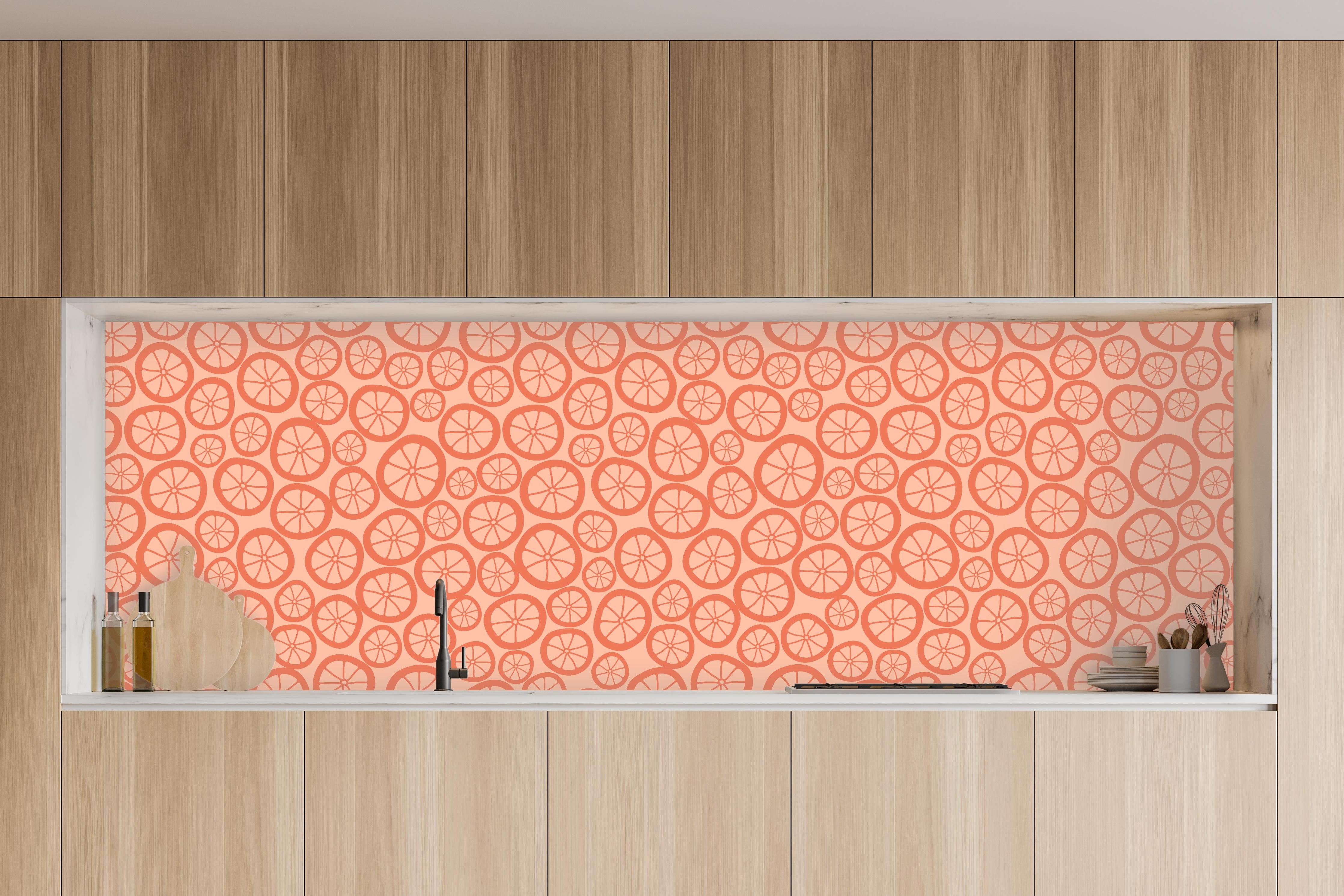 Küche - Orange Zitrus-Muster in charakteristischer Vollholz-Küche mit modernem Gasherd