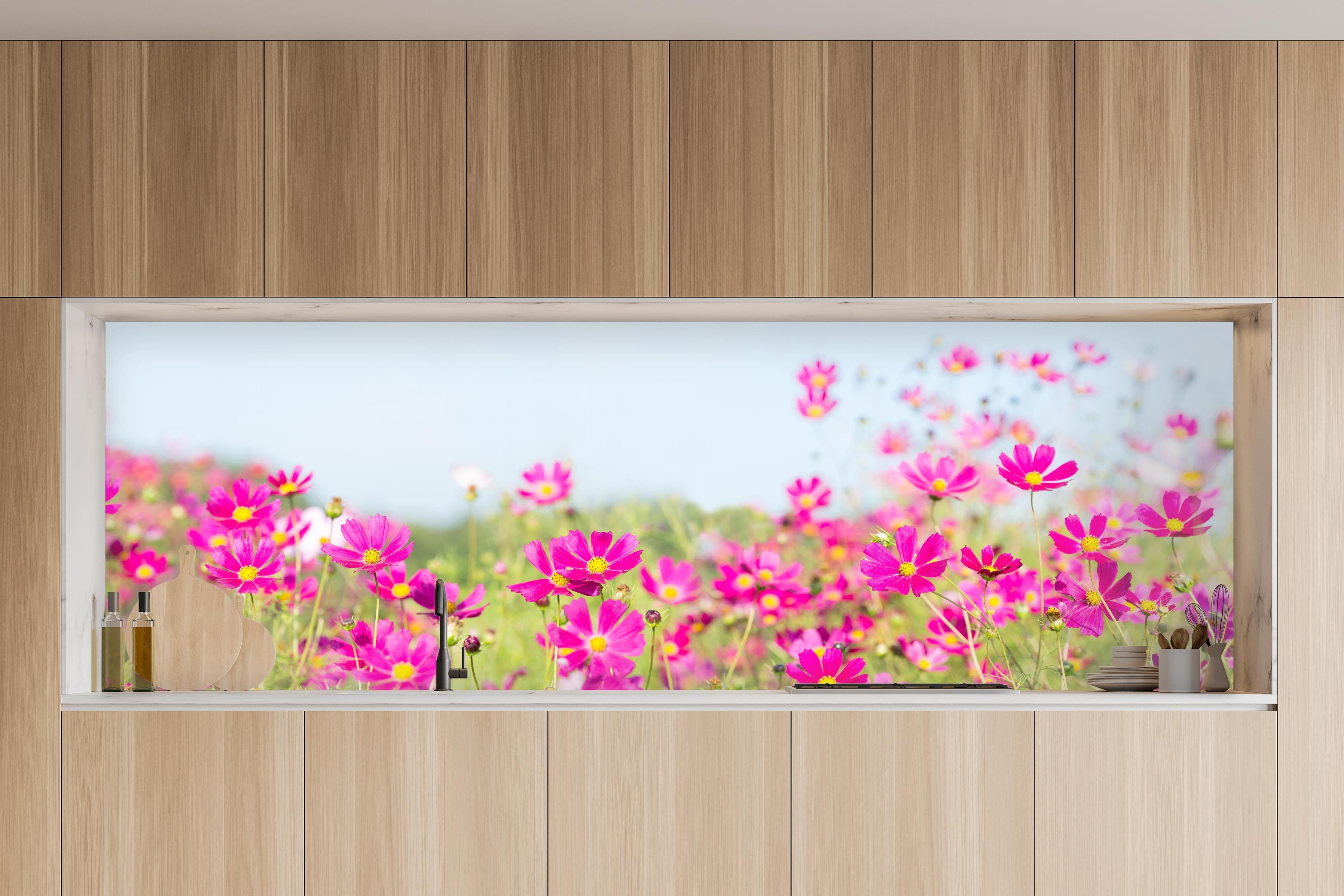 Küche - Rosa Blumenwiese Panorama in charakteristischer Vollholz-Küche mit modernem Gasherd