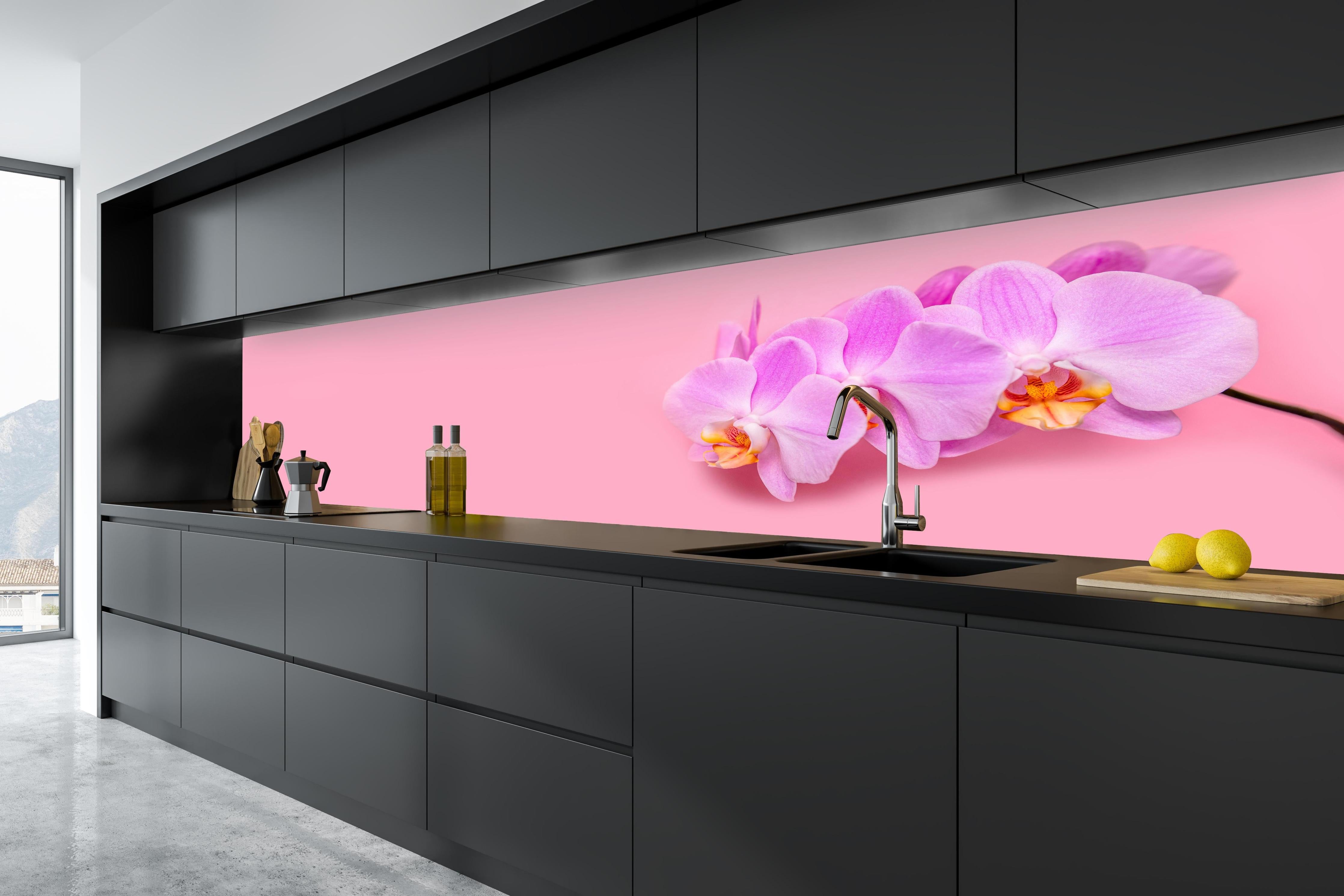 Küche - Rosa Orchideen auf Pink in tiefschwarzer matt-premium Einbauküche