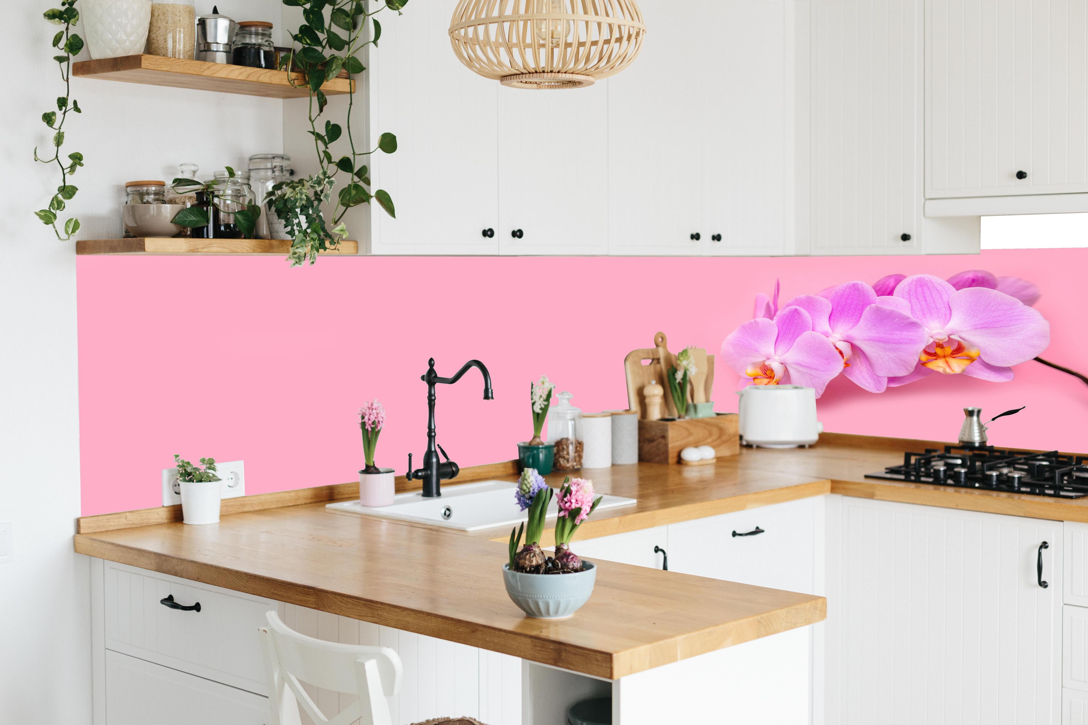 Küche - Rosa Orchideen auf Pink in lebendiger Küche mit bunten Blumen