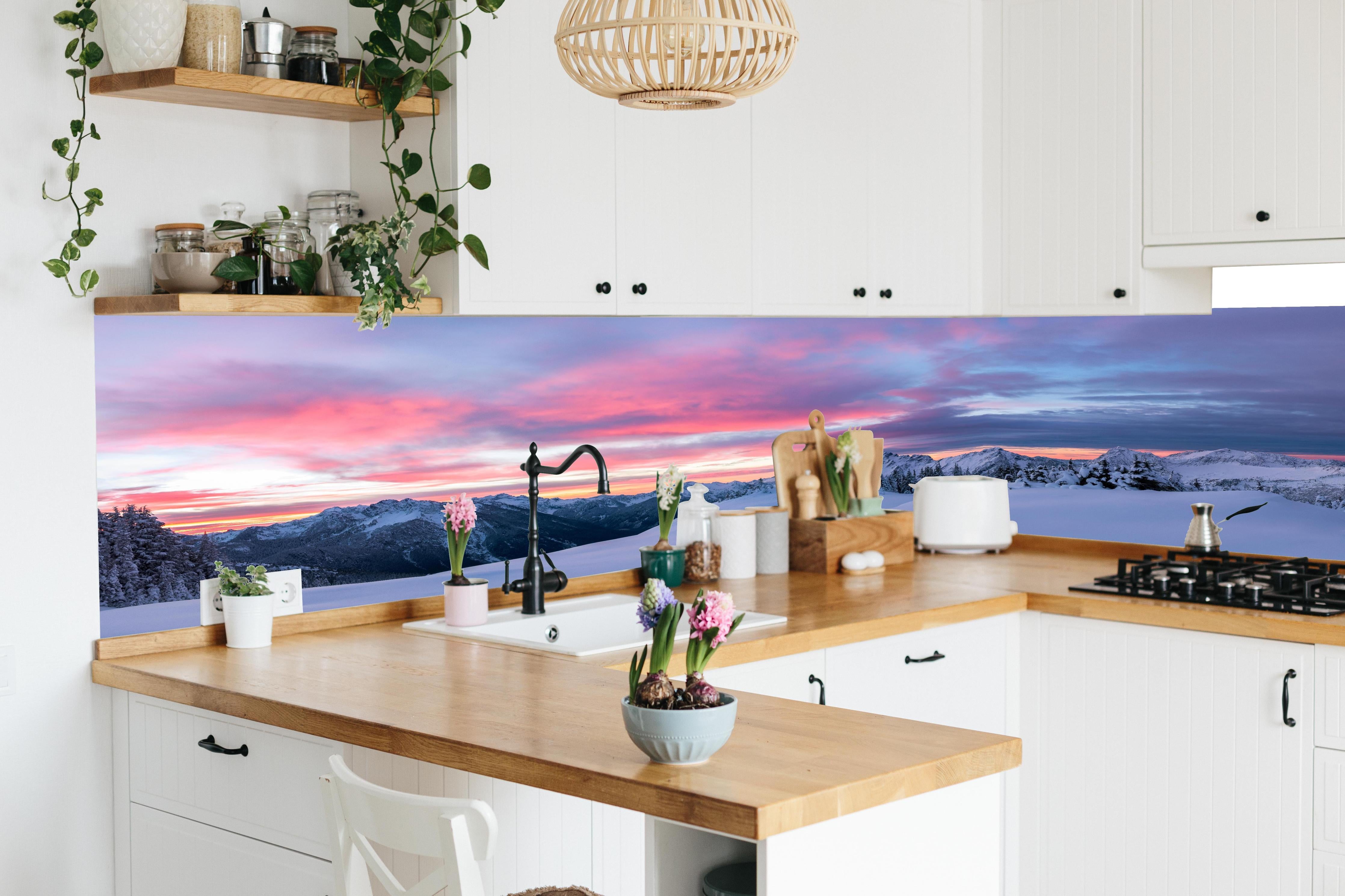 Küche - Rosa Sonnenuntergang Bergpanorama in lebendiger Küche mit bunten Blumen
