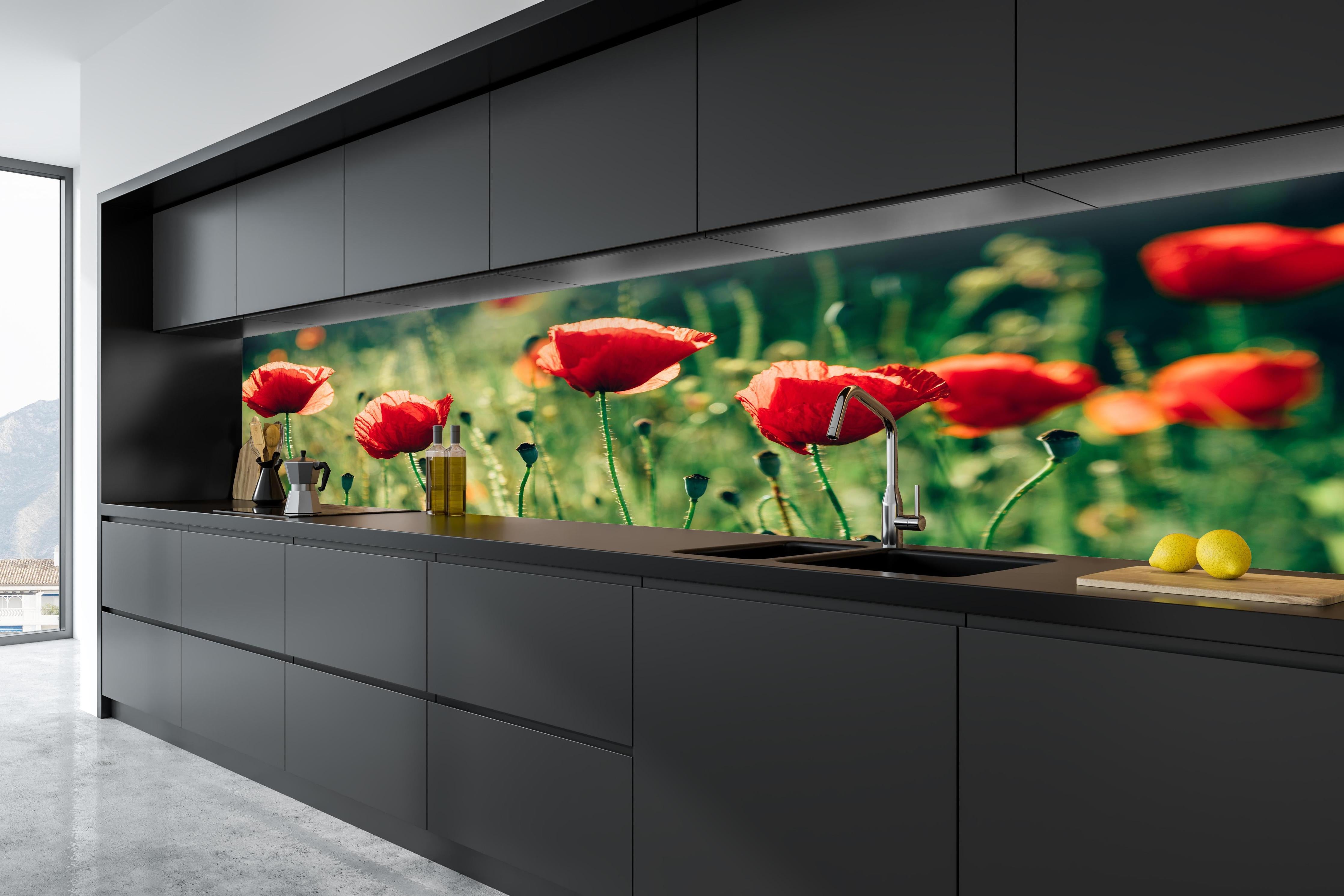 Küche - Rote Mohnblumen Sommerwiese in tiefschwarzer matt-premium Einbauküche