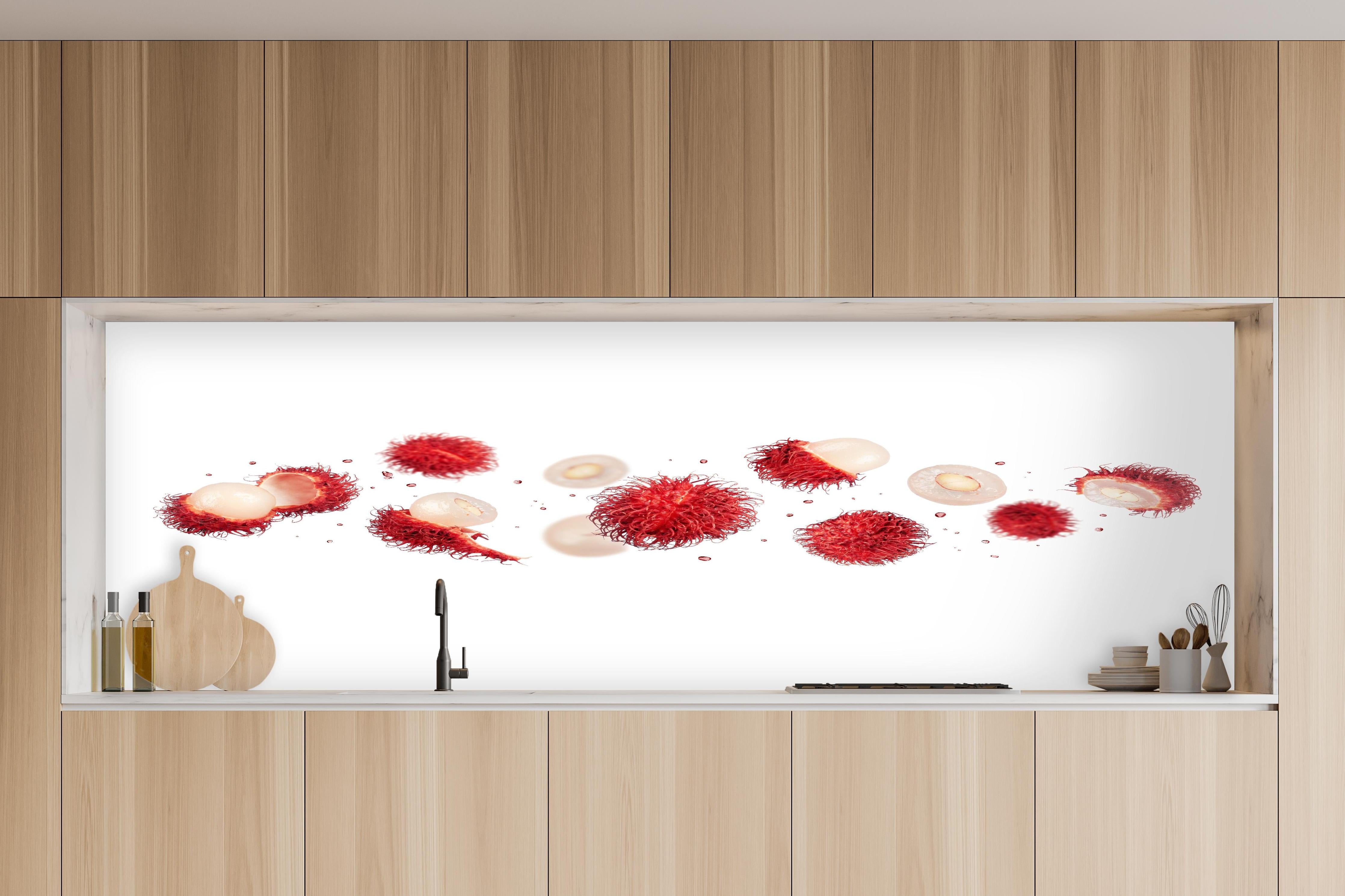 Küche - Rote Rambutan Früchte in charakteristischer Vollholz-Küche mit modernem Gasherd