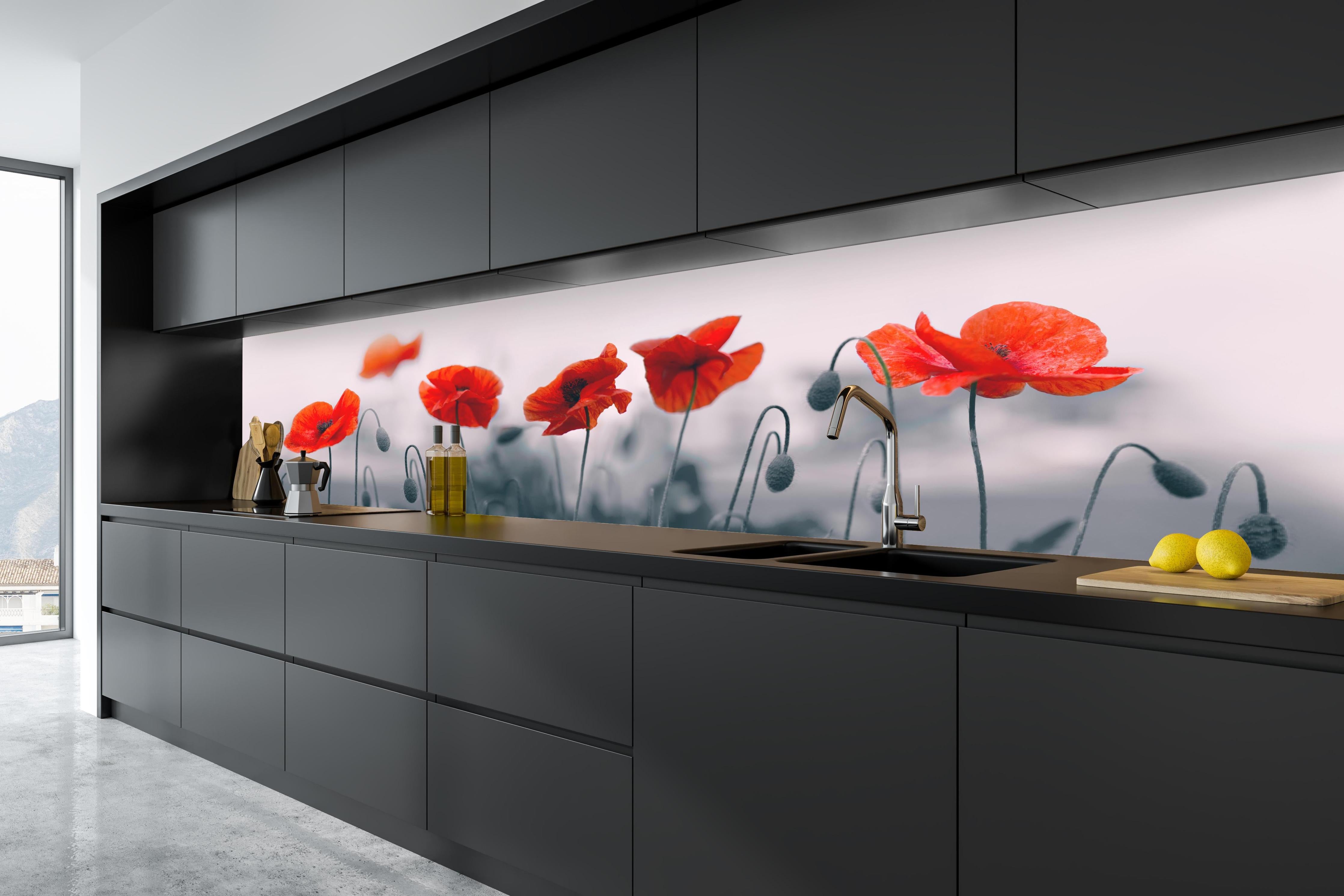 Küche - Roter Mohn auf hellem Hintergrund in tiefschwarzer matt-premium Einbauküche