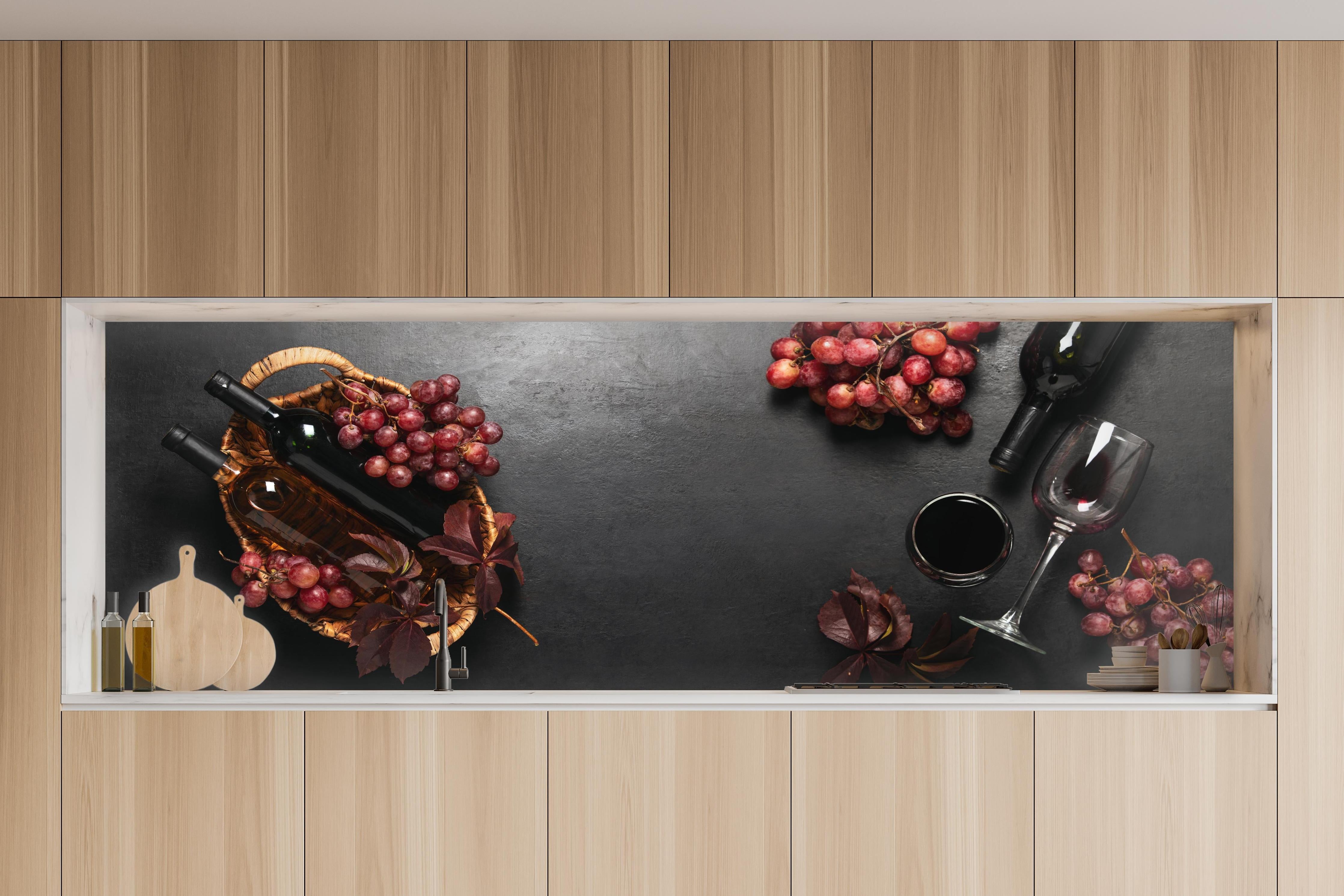 Küche - Rotwein-Stillleben auf Schwarz in charakteristischer Vollholz-Küche mit modernem Gasherd