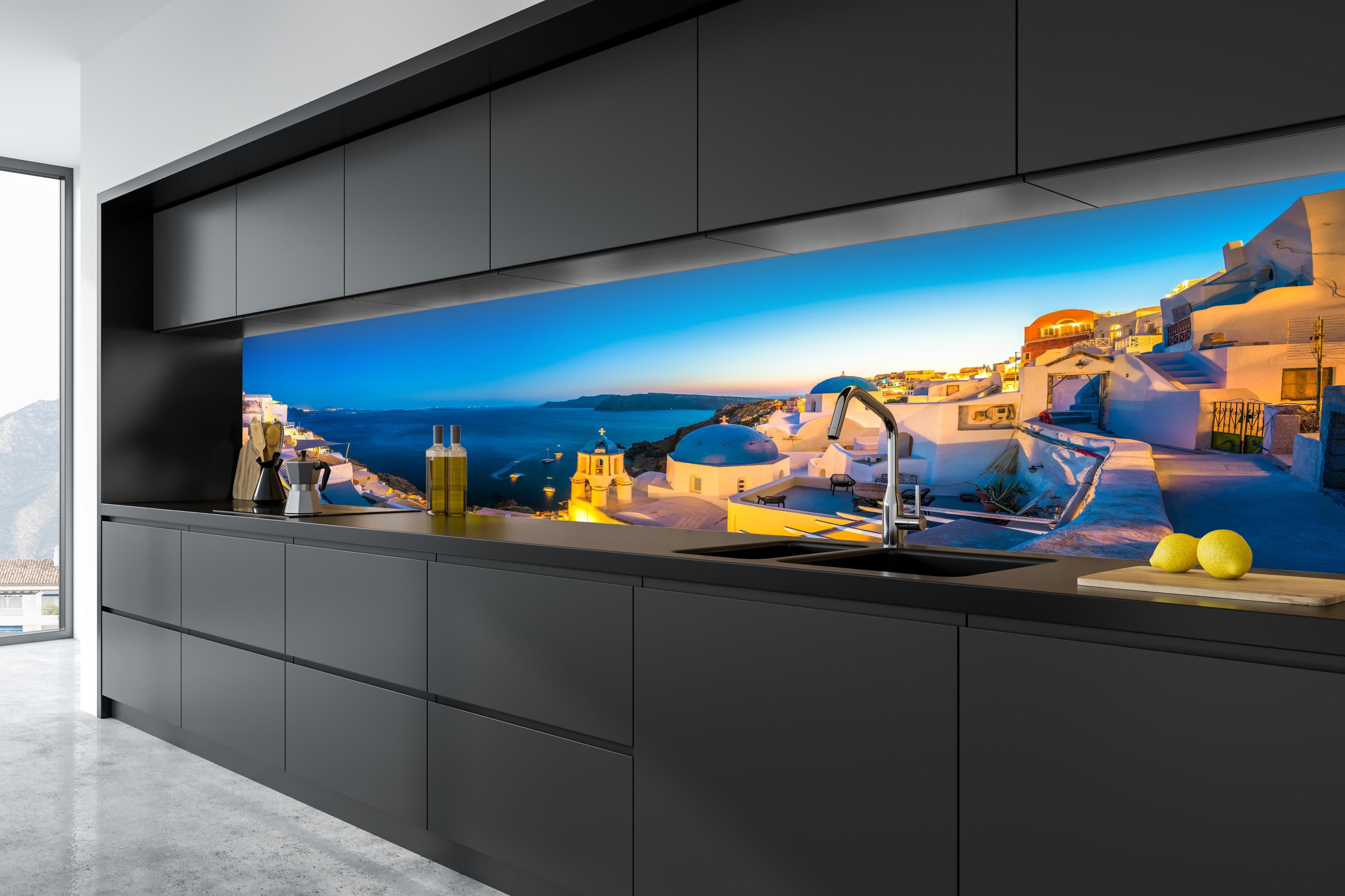 Küche - Santorini Blau-Weiß Panorama in tiefschwarzer matt-premium Einbauküche