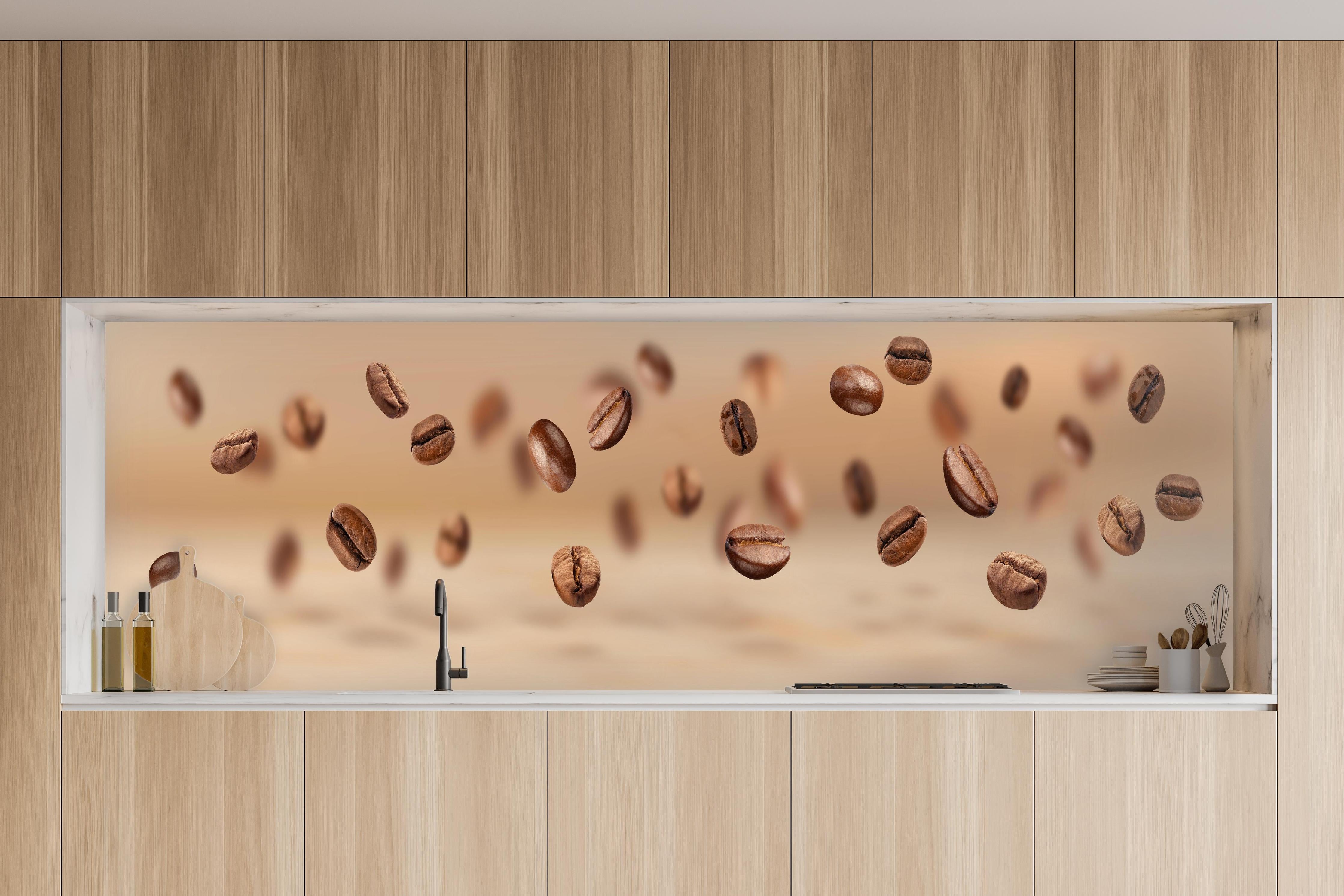 Küche - Schwebende Kaffeebohnen Braun-Beige in charakteristischer Vollholz-Küche mit modernem Gasherd