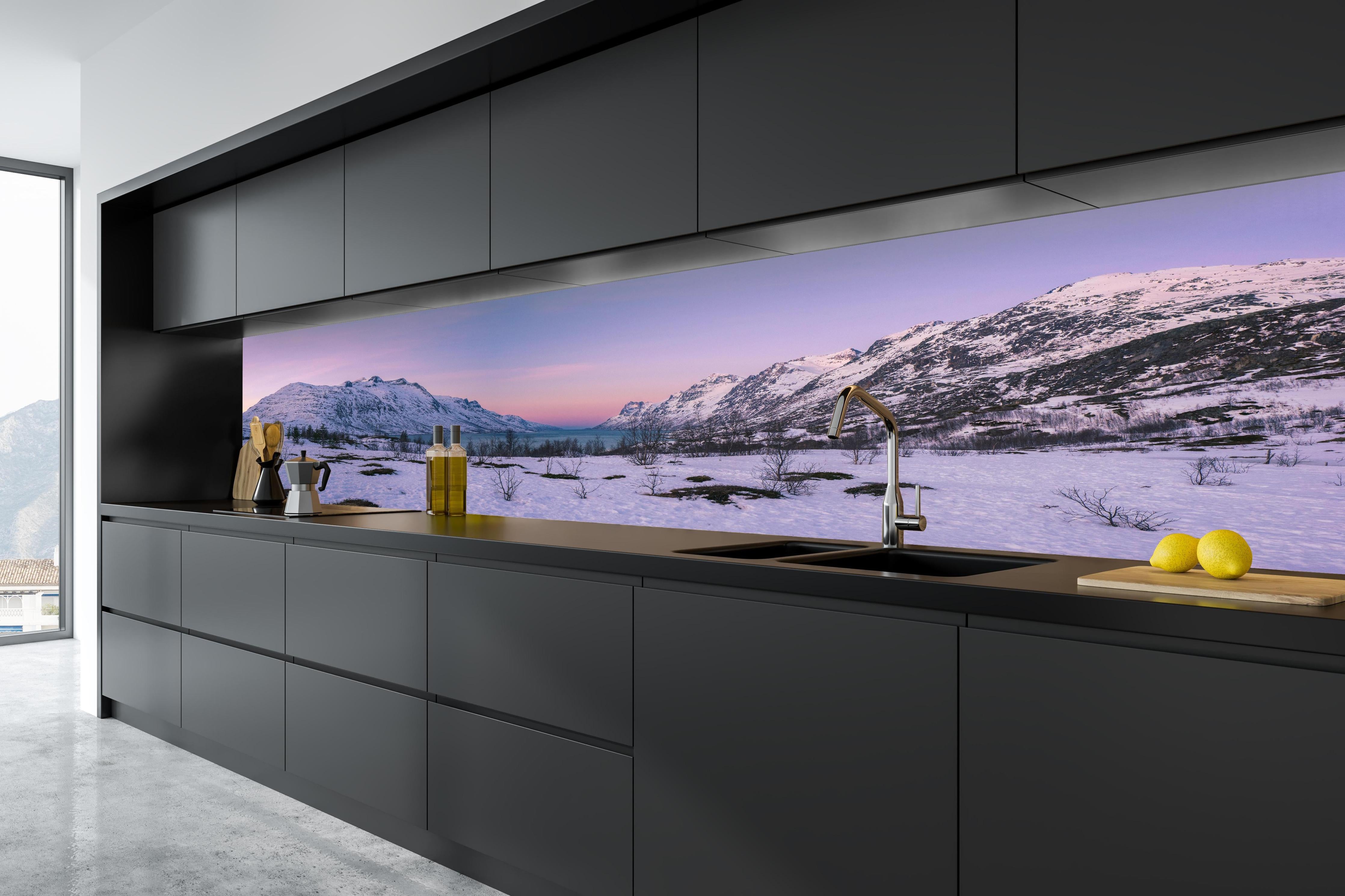 Küche - Sonnenuntergang über verschneiten Bergen in tiefschwarzer matt-premium Einbauküche