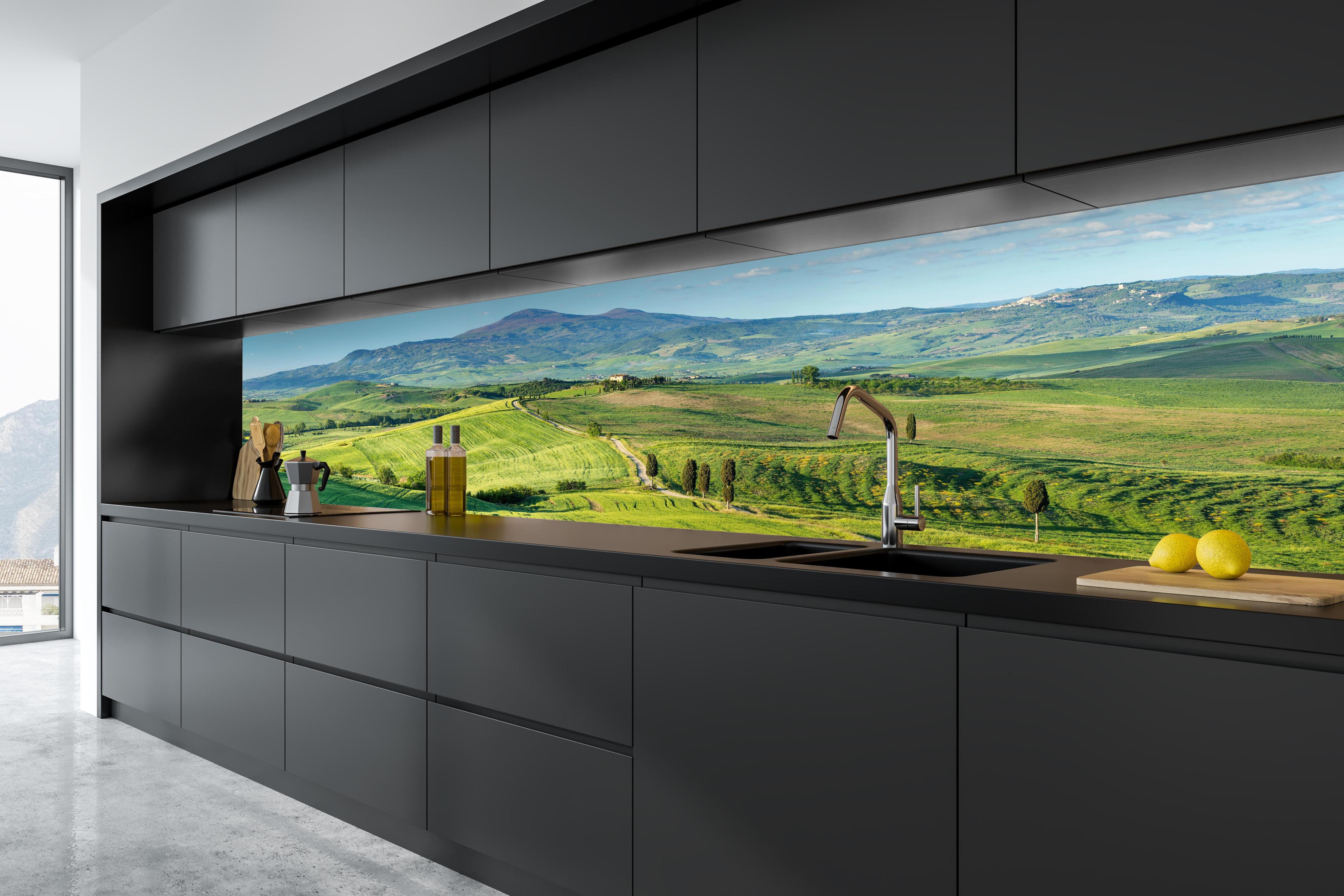 Küche - Toskana Hügel Panorama in tiefschwarzer matt-premium Einbauküche