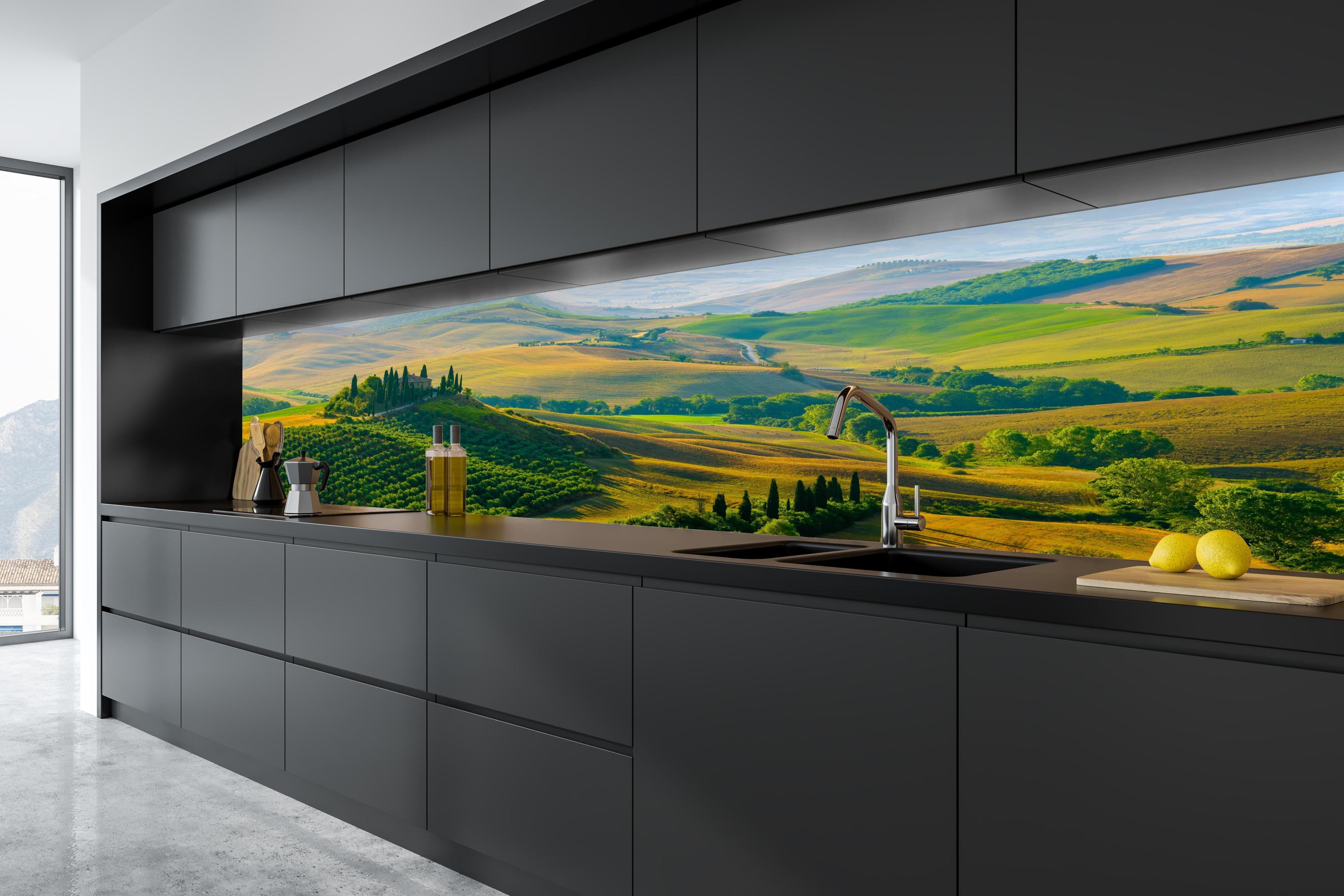 Küche - Toskana Hügel in Grün in tiefschwarzer matt-premium Einbauküche