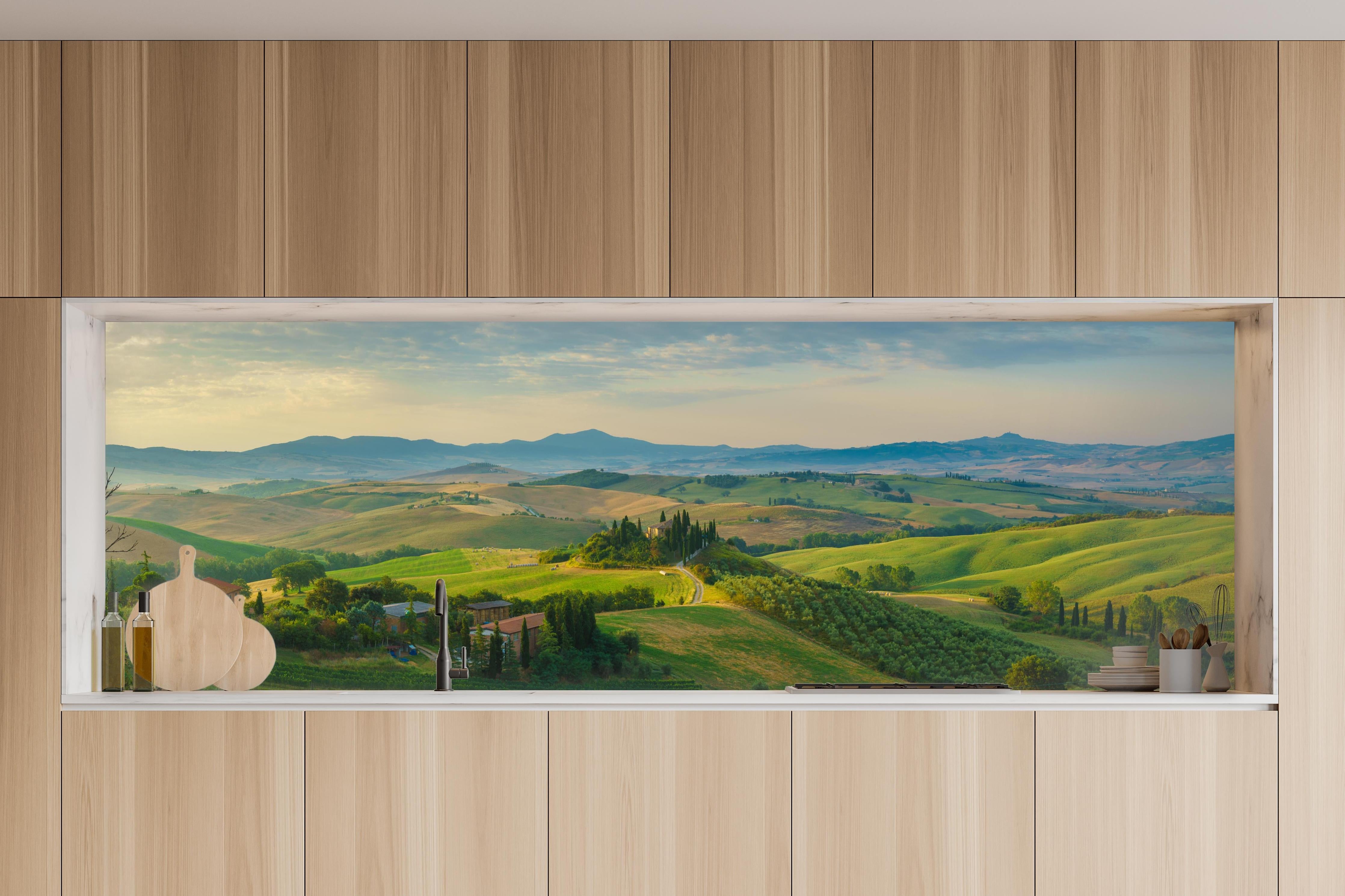 Küche - Toskana Hügellandschaft Grün-Gold in charakteristischer Vollholz-Küche mit modernem Gasherd