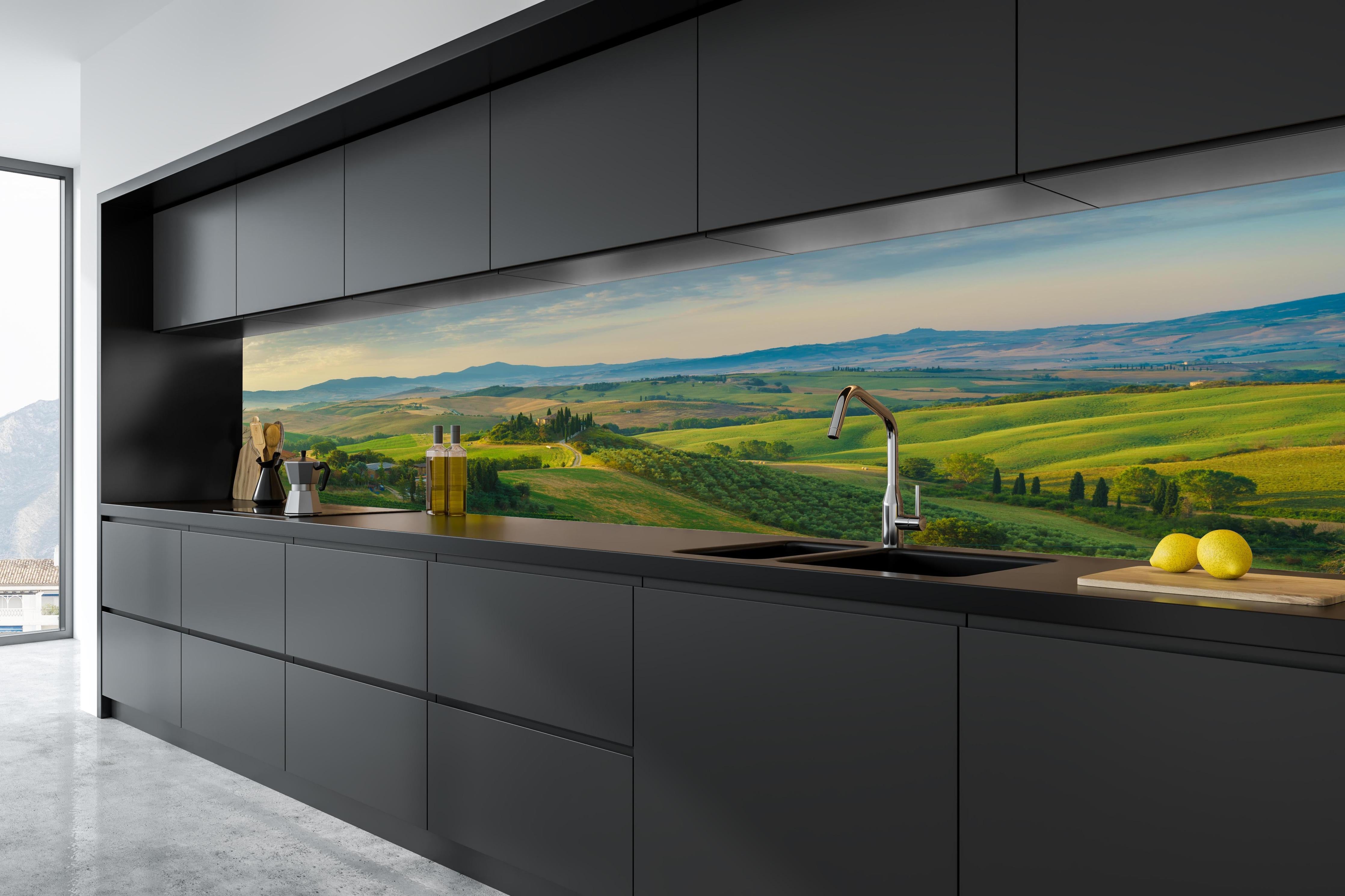 Küche - Toskana Hügellandschaft Grün-Gold in tiefschwarzer matt-premium Einbauküche