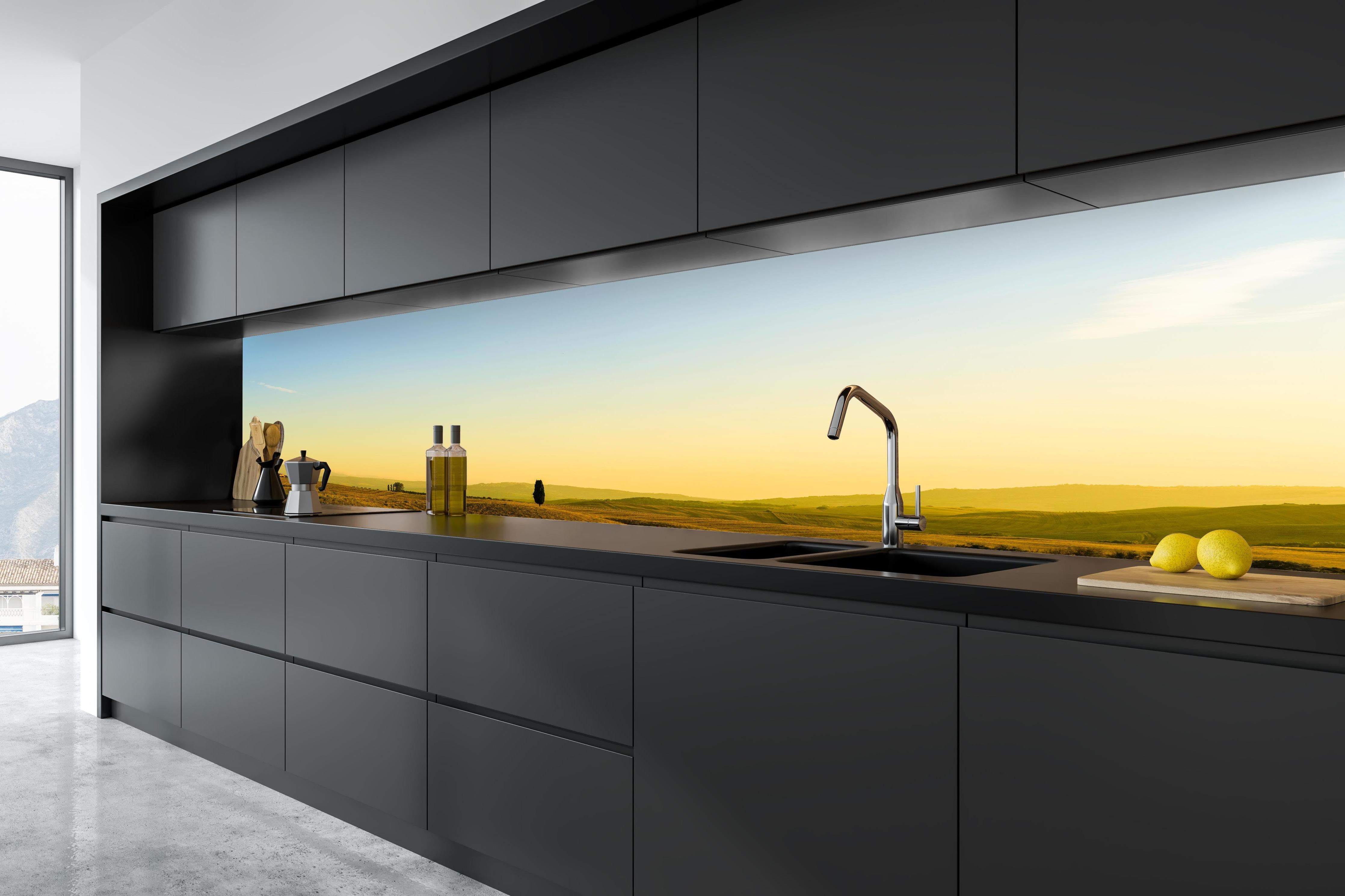 Küche - Toskanische Hügel im Abendlicht in tiefschwarzer matt-premium Einbauküche