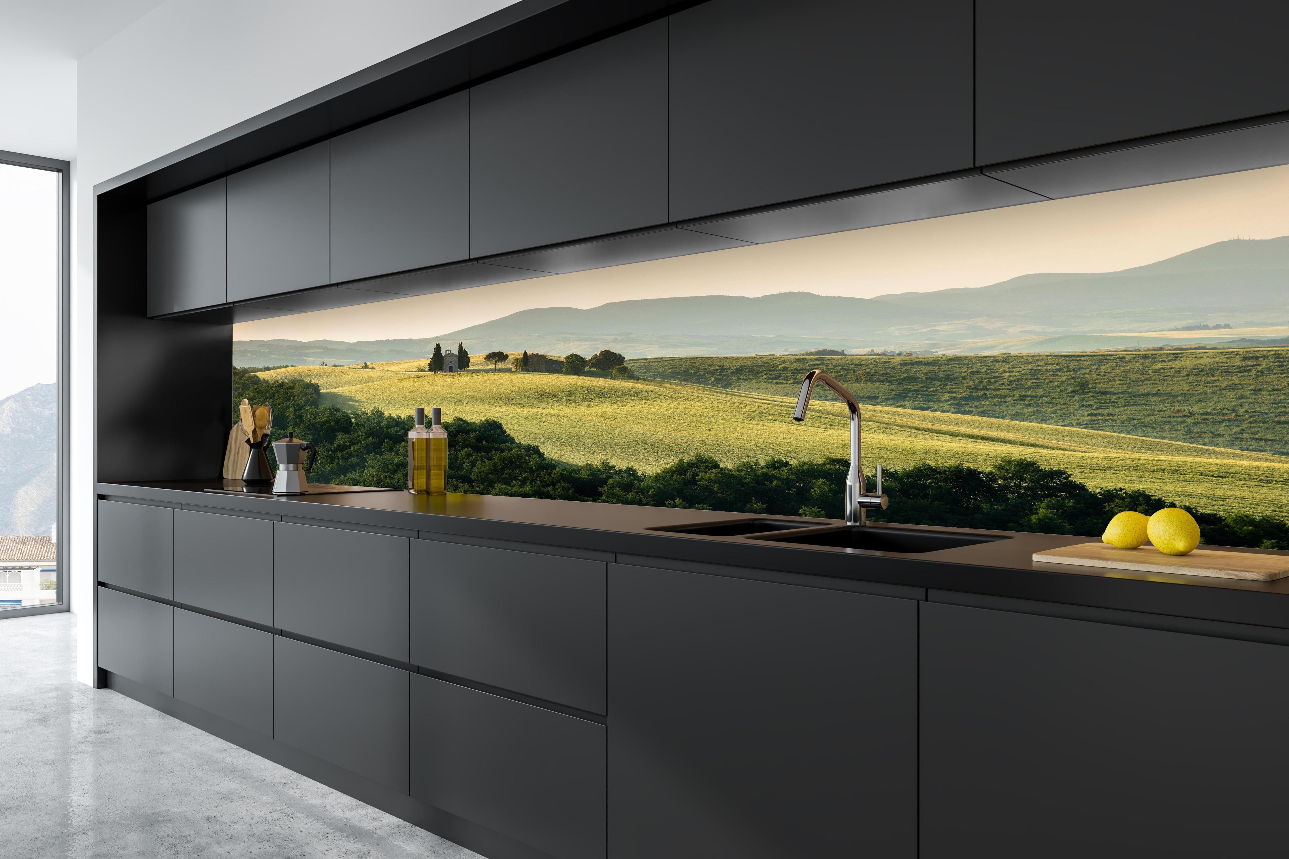 Küche - Toskanische Hügel in Goldgrün in tiefschwarzer matt-premium Einbauküche