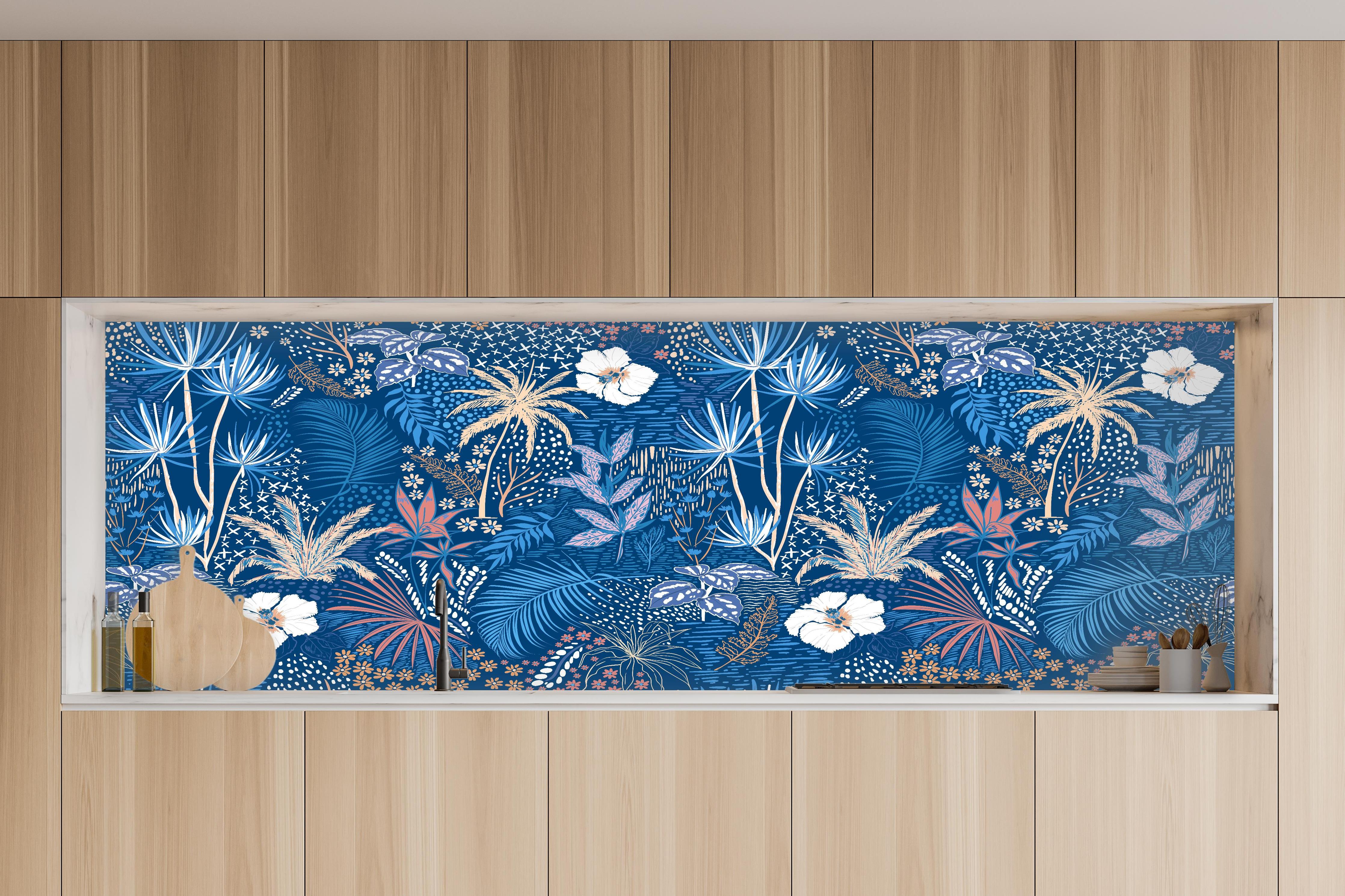 Küche - Tropische Azurblätter in charakteristischer Vollholz-Küche mit modernem Gasherd