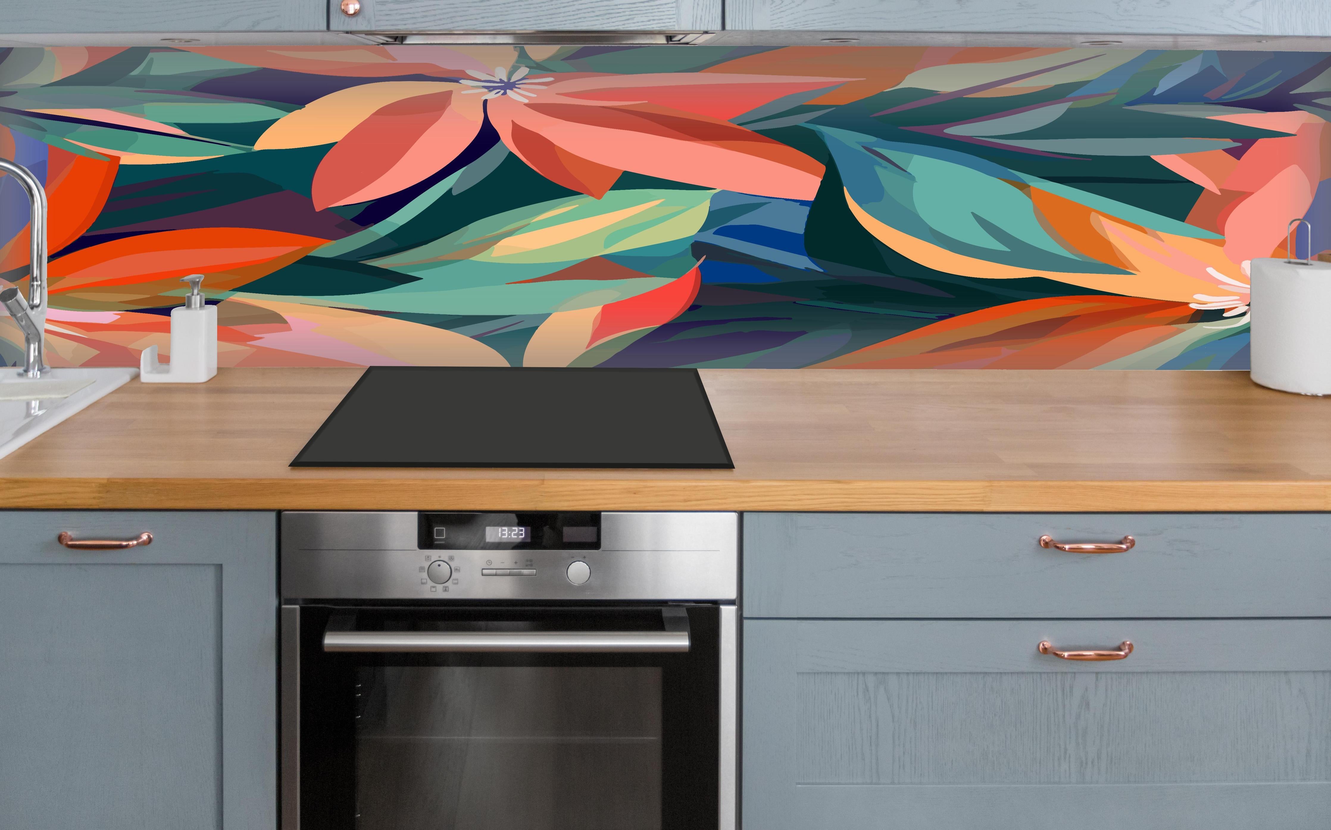 Küche - Tropische Petals Koralle-Grün über polierter Holzarbeitsplatte mit Cerankochfeld