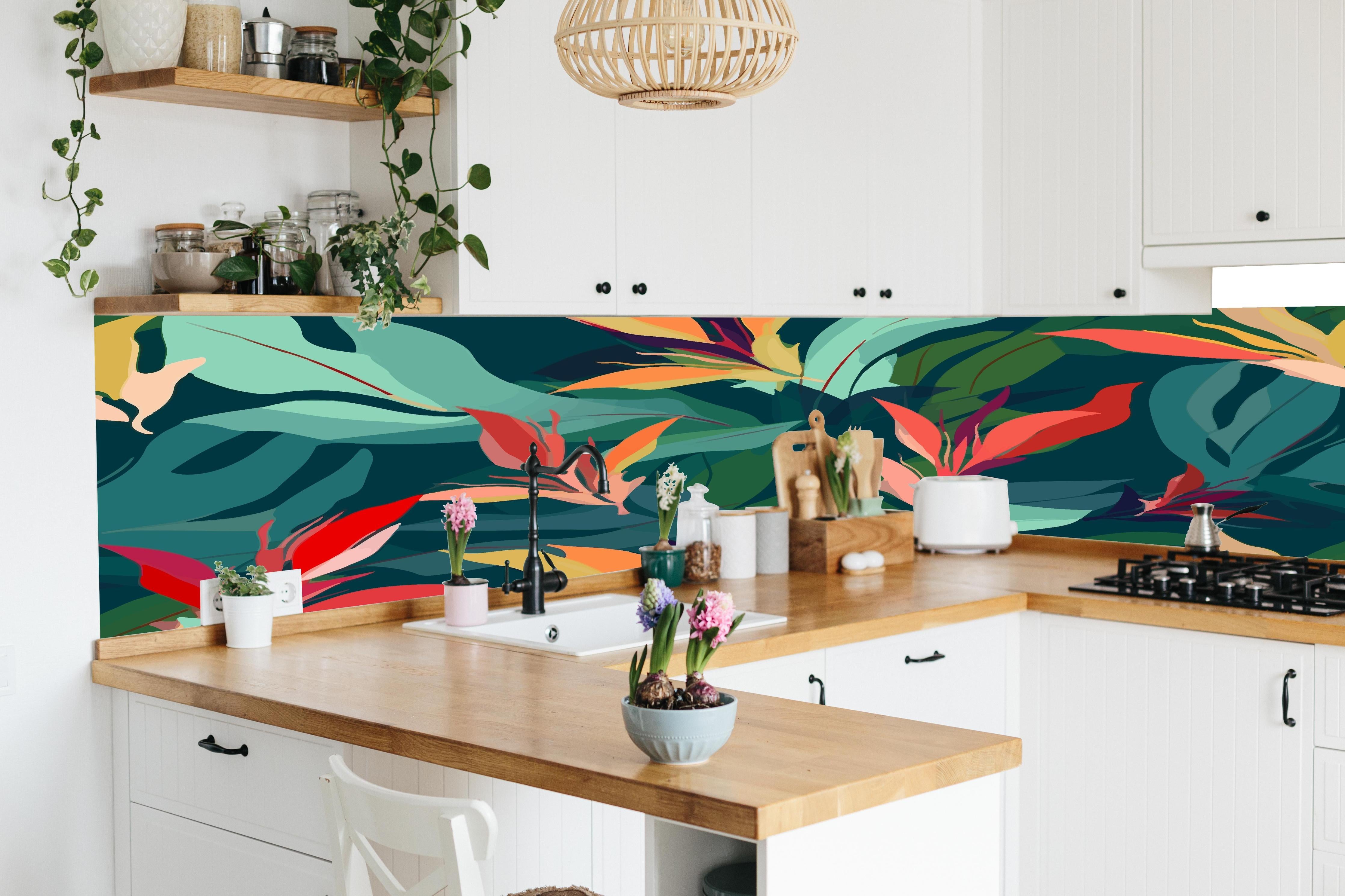 Küche - Tropisches Blütenblattmuster Grün-Türkis in lebendiger Küche mit bunten Blumen