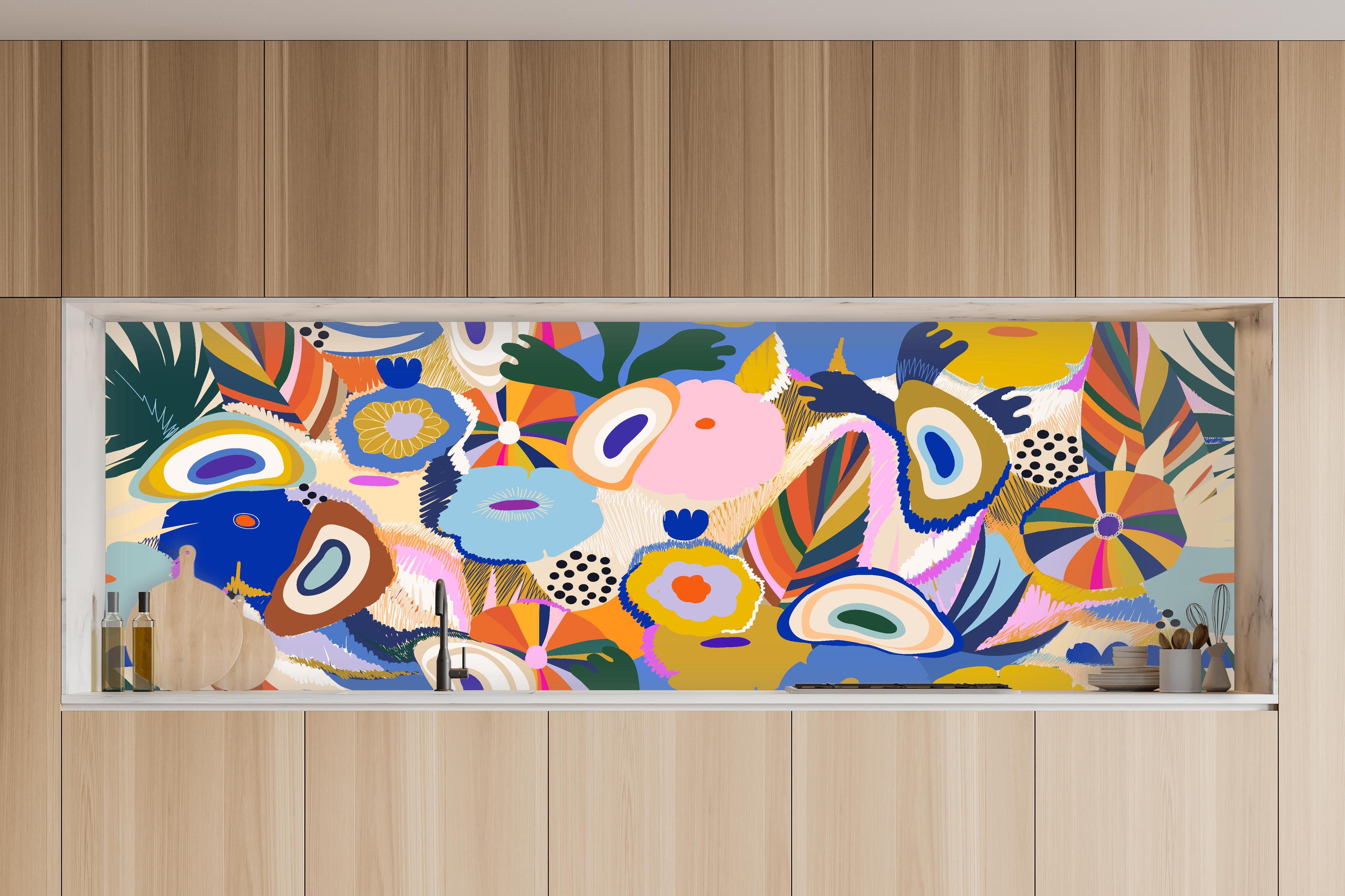 Küche - Tropisches Blumen-Abstract Bunt in charakteristischer Vollholz-Küche mit modernem Gasherd