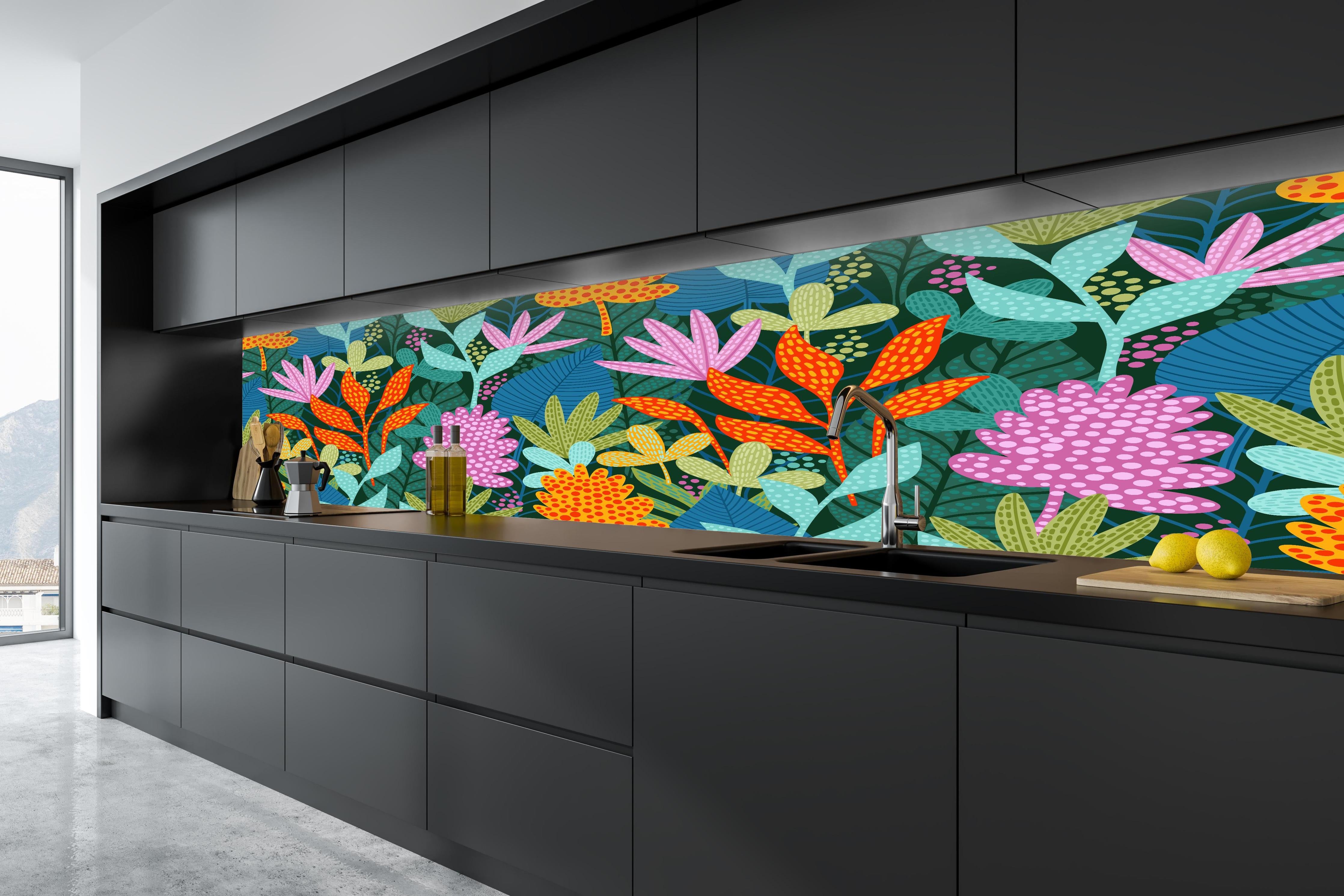 Küche - Tropisches Pflanzenmuster in tiefschwarzer matt-premium Einbauküche