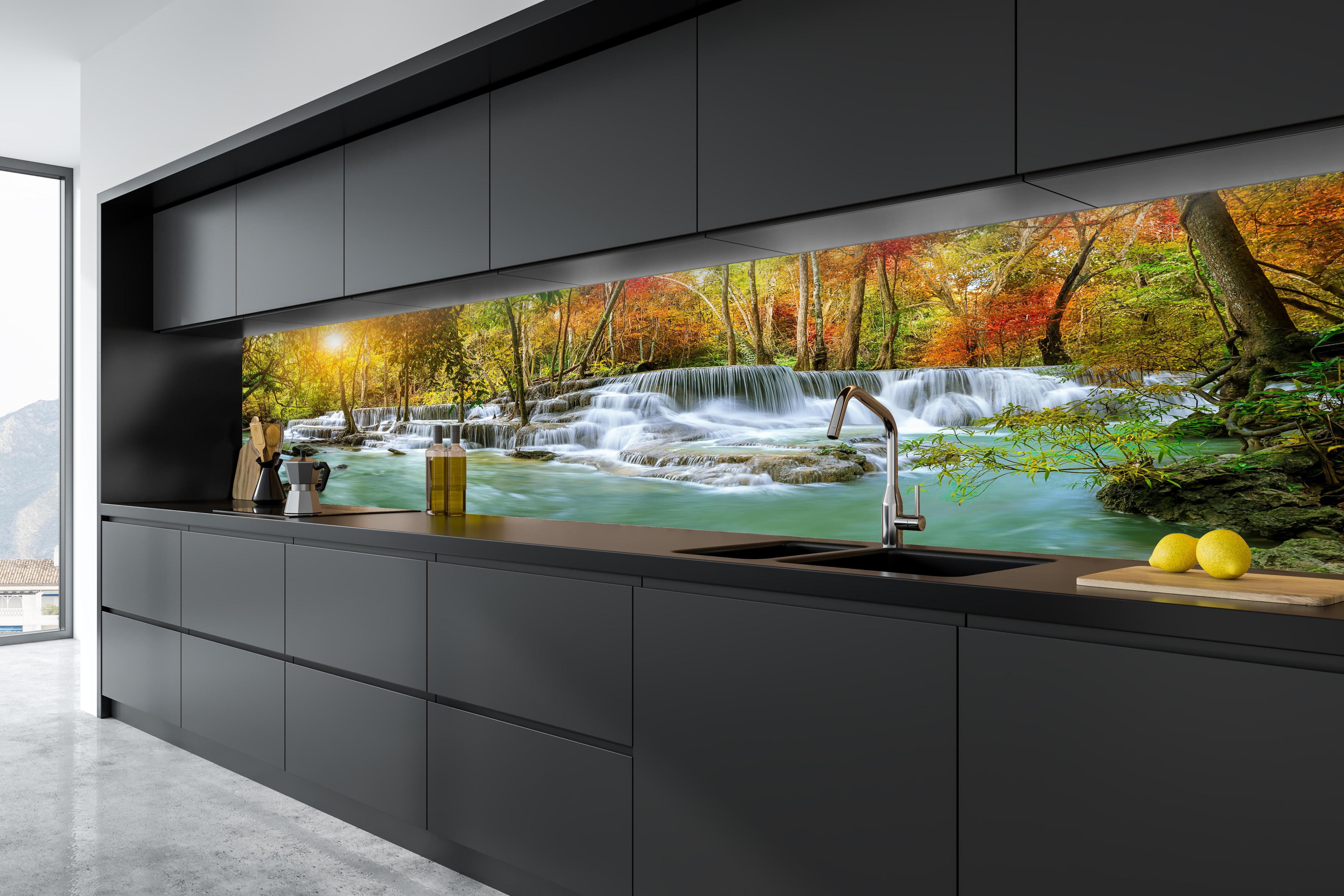 Küche - Türkis-Grüner Wasserfall im Herbst in tiefschwarzer matt-premium Einbauküche